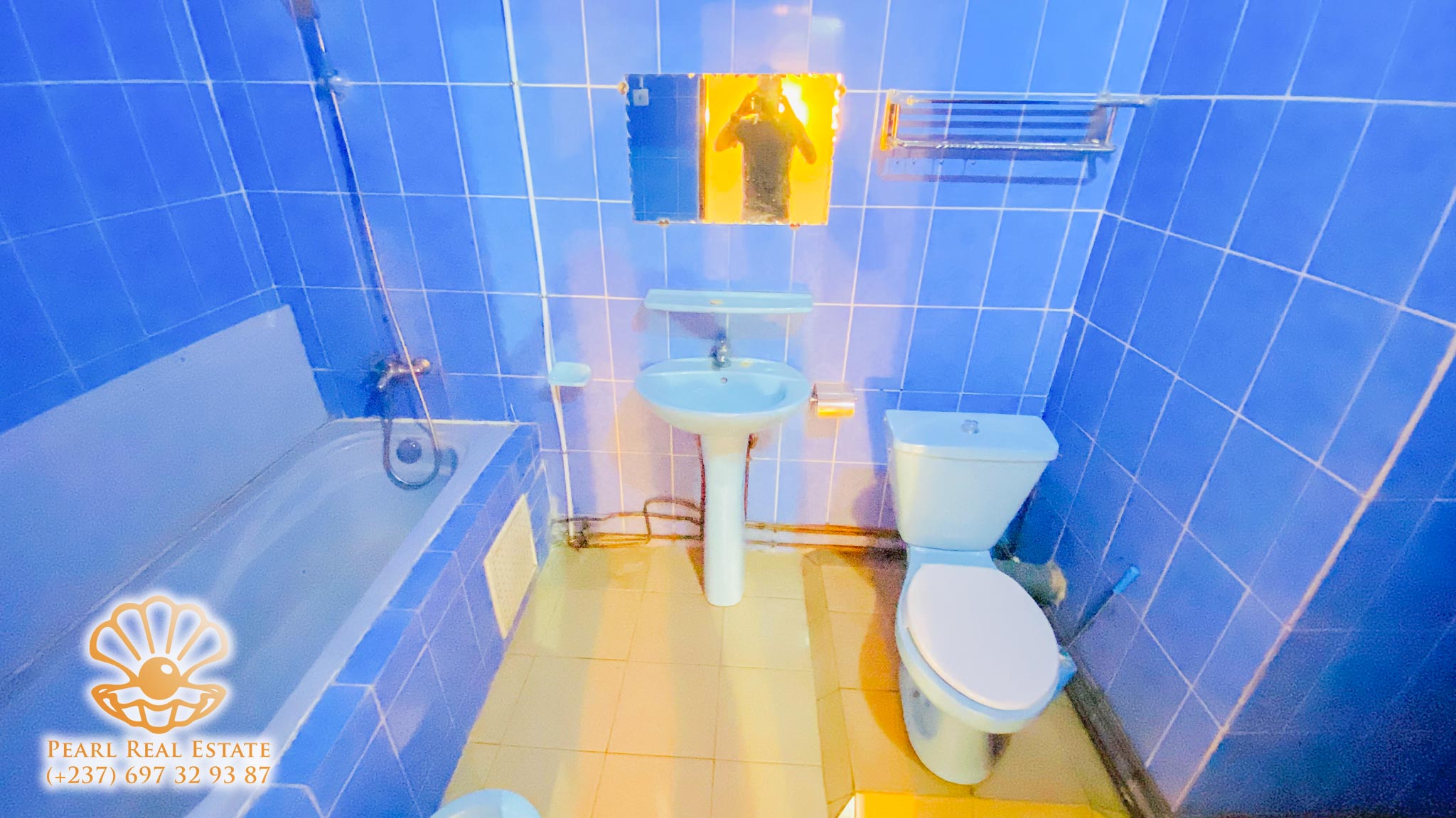 Apartment to rent - Yaoundé, Bastos, Dragages - 1 living room(s), 3 bedroom(s), 2 bathroom(s) - 800 000 FCFA / month
