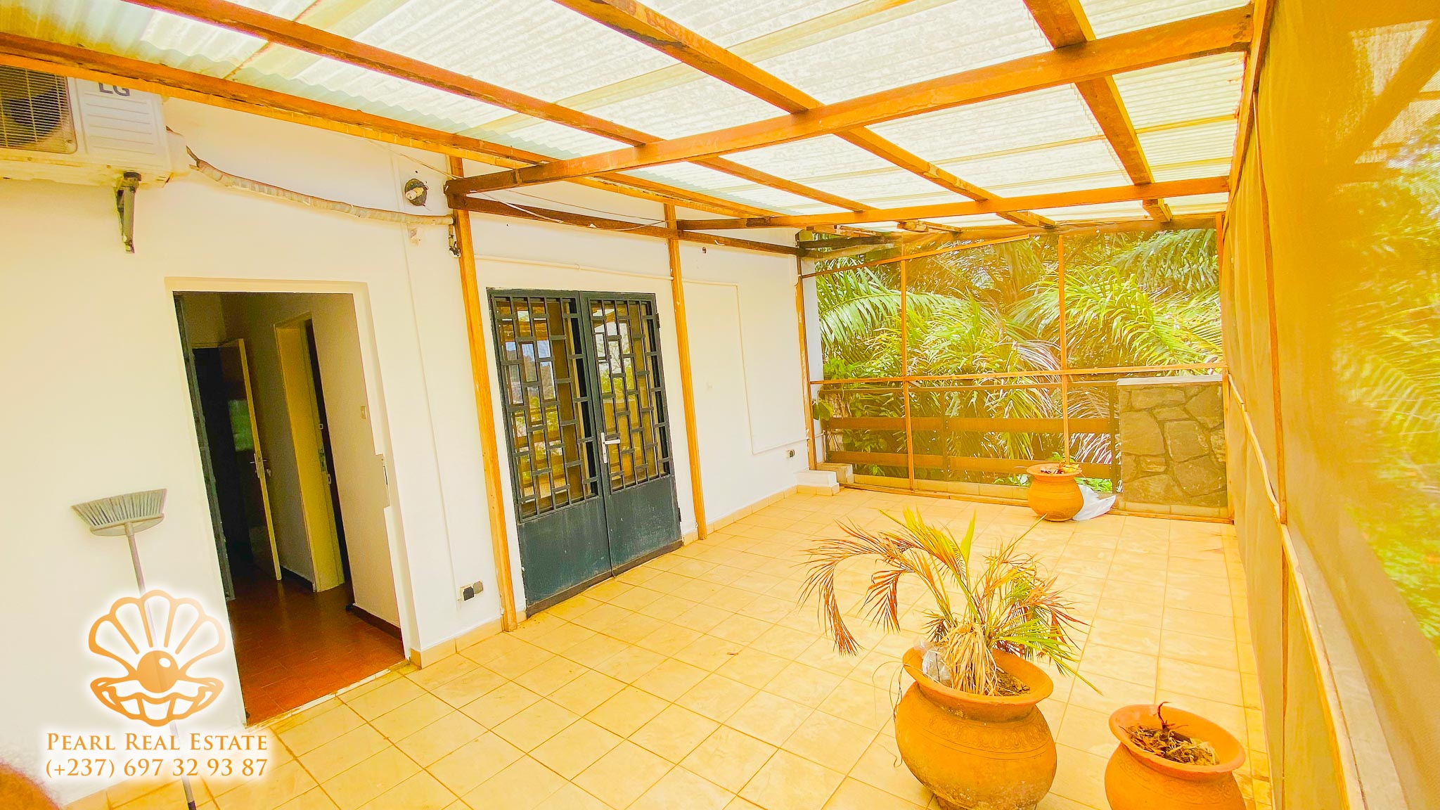 House (Villa) to rent - Yaoundé, Bastos, Ambassade de Chine - 1 living room(s), 4 bedroom(s), 3 bathroom(s) - 2 000 000 FCFA / month