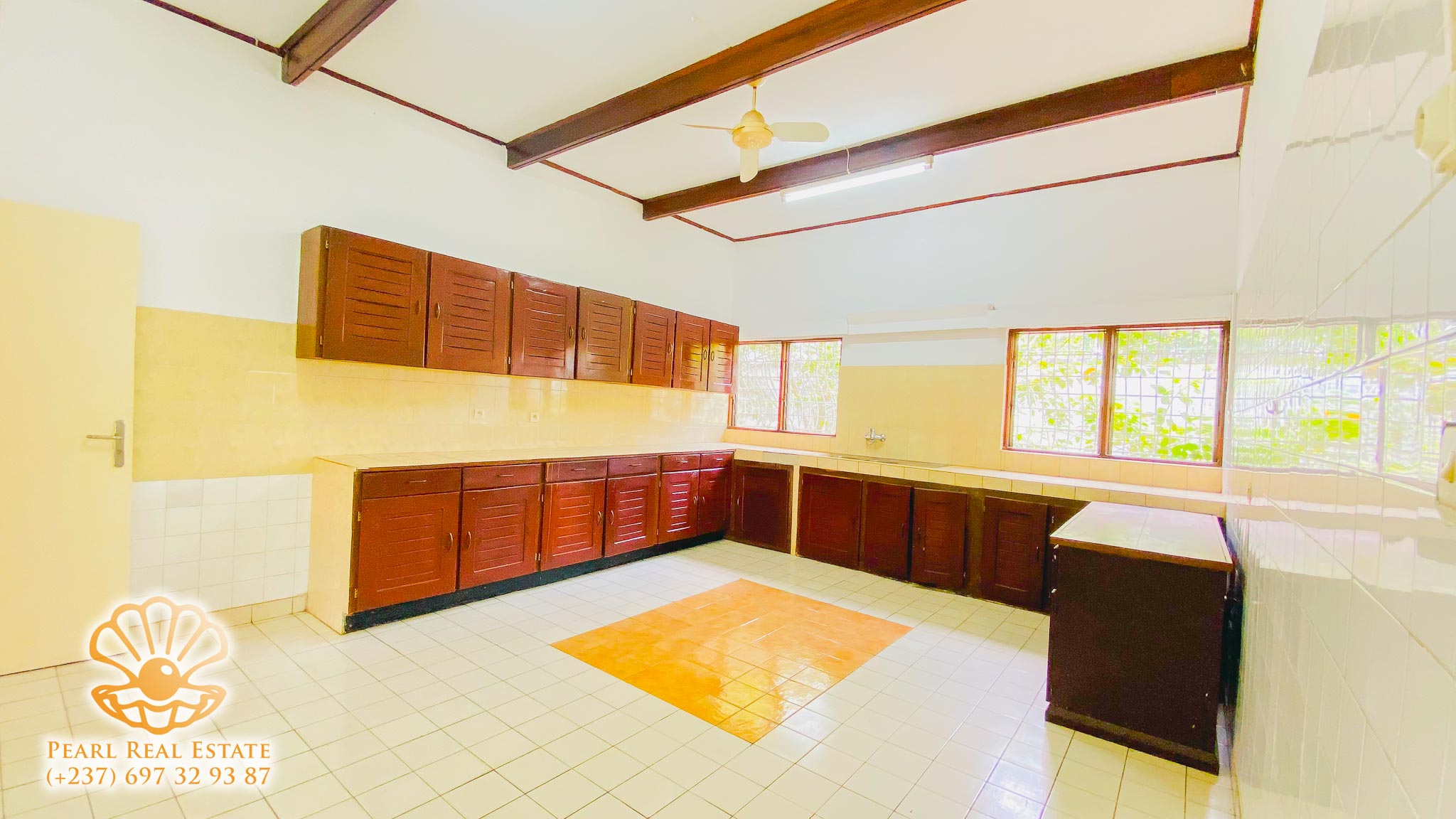 House (Villa) to rent - Yaoundé, Bastos, Ambassade de Chine - 1 living room(s), 4 bedroom(s), 3 bathroom(s) - 2 000 000 FCFA / month