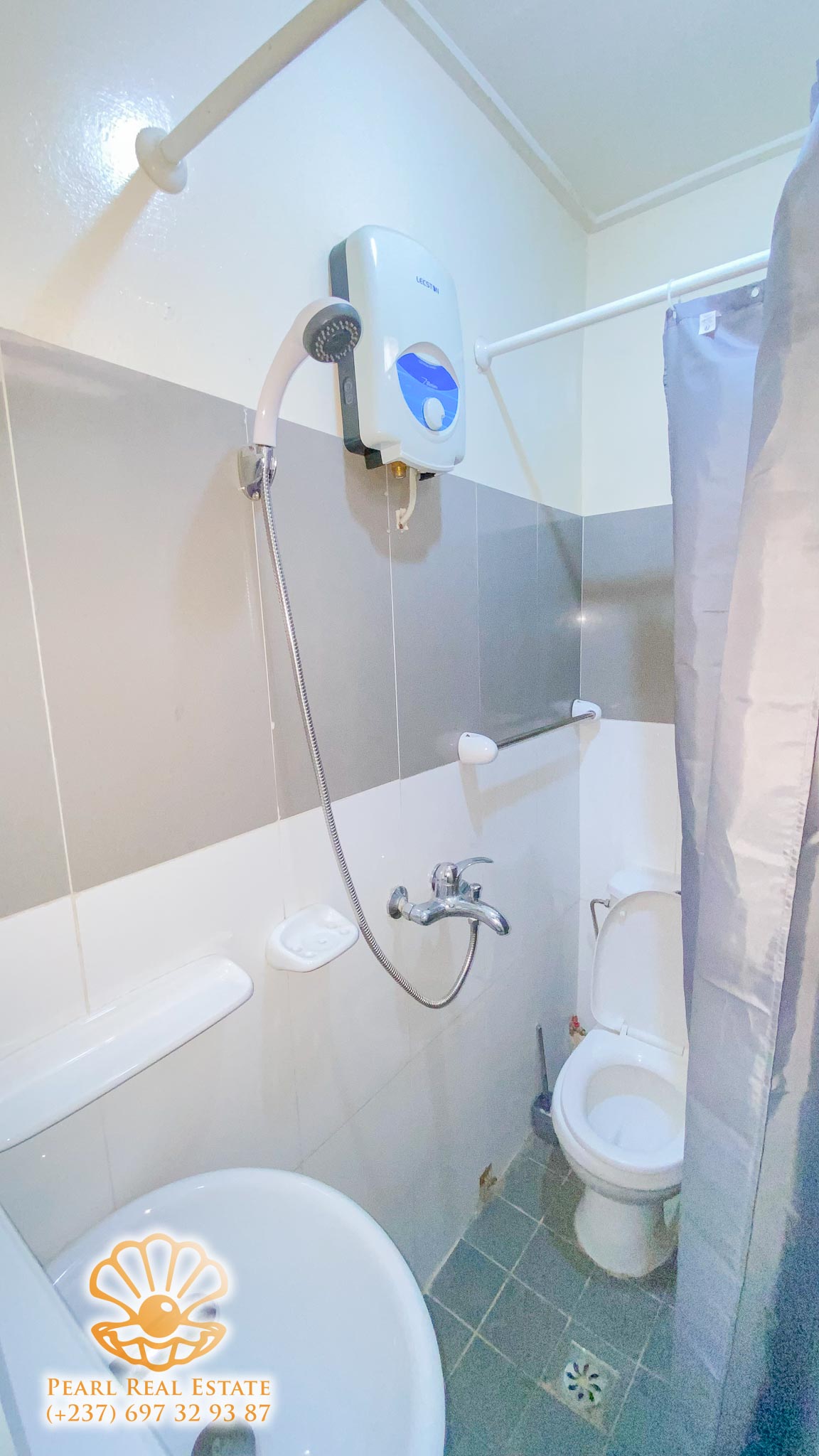 Apartment to rent - Yaoundé, Bastos, Ambassade de Chine - 1 living room(s), 2 bedroom(s), 1 bathroom(s) - 600 000 FCFA / month