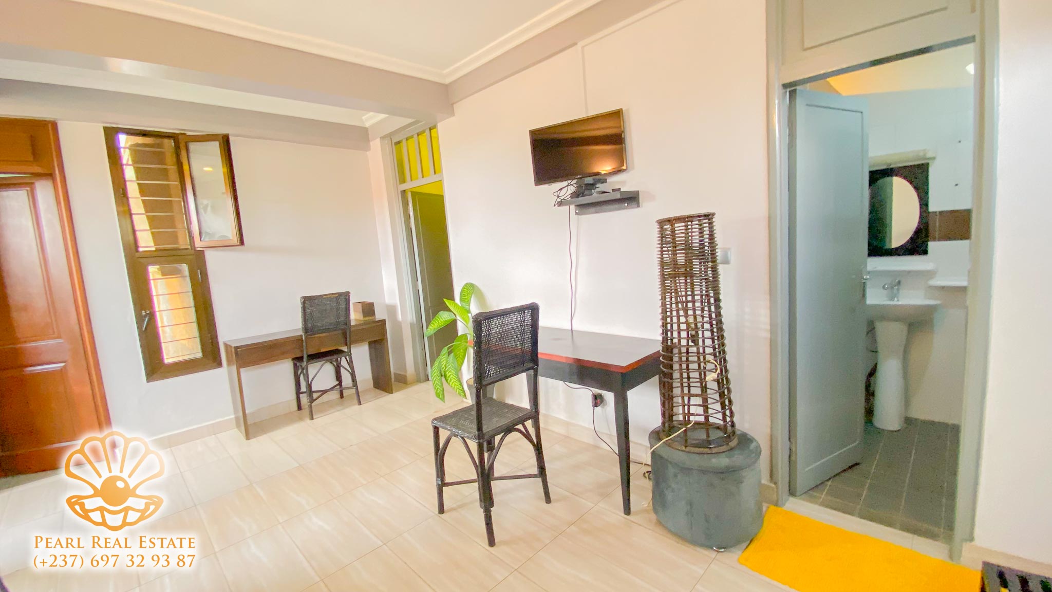 Apartment to rent - Yaoundé, Bastos, Ambassade de Chine - 1 living room(s), 2 bedroom(s), 1 bathroom(s) - 600 000 FCFA / month