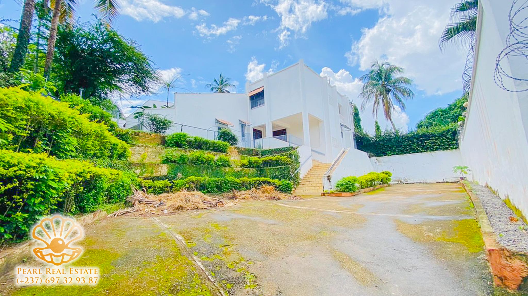 Maison (Villa) à louer - Yaoundé, Bastos, Ambassade de Chine - 1 salon(s), 4 chambre(s), 3 salle(s) de bains - 2 500 000 FCFA / mois