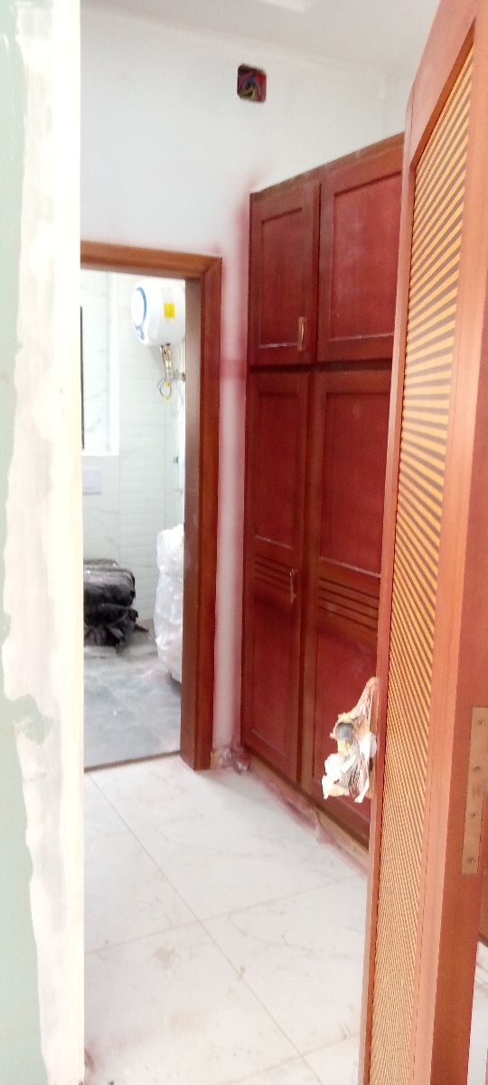 Maison (Triplex) à vendre - Yaoundé, Mfandena, Mfandena - 2 salon(s), 4 chambre(s), 5 salle(s) de bains - 270 000 000 FCFA