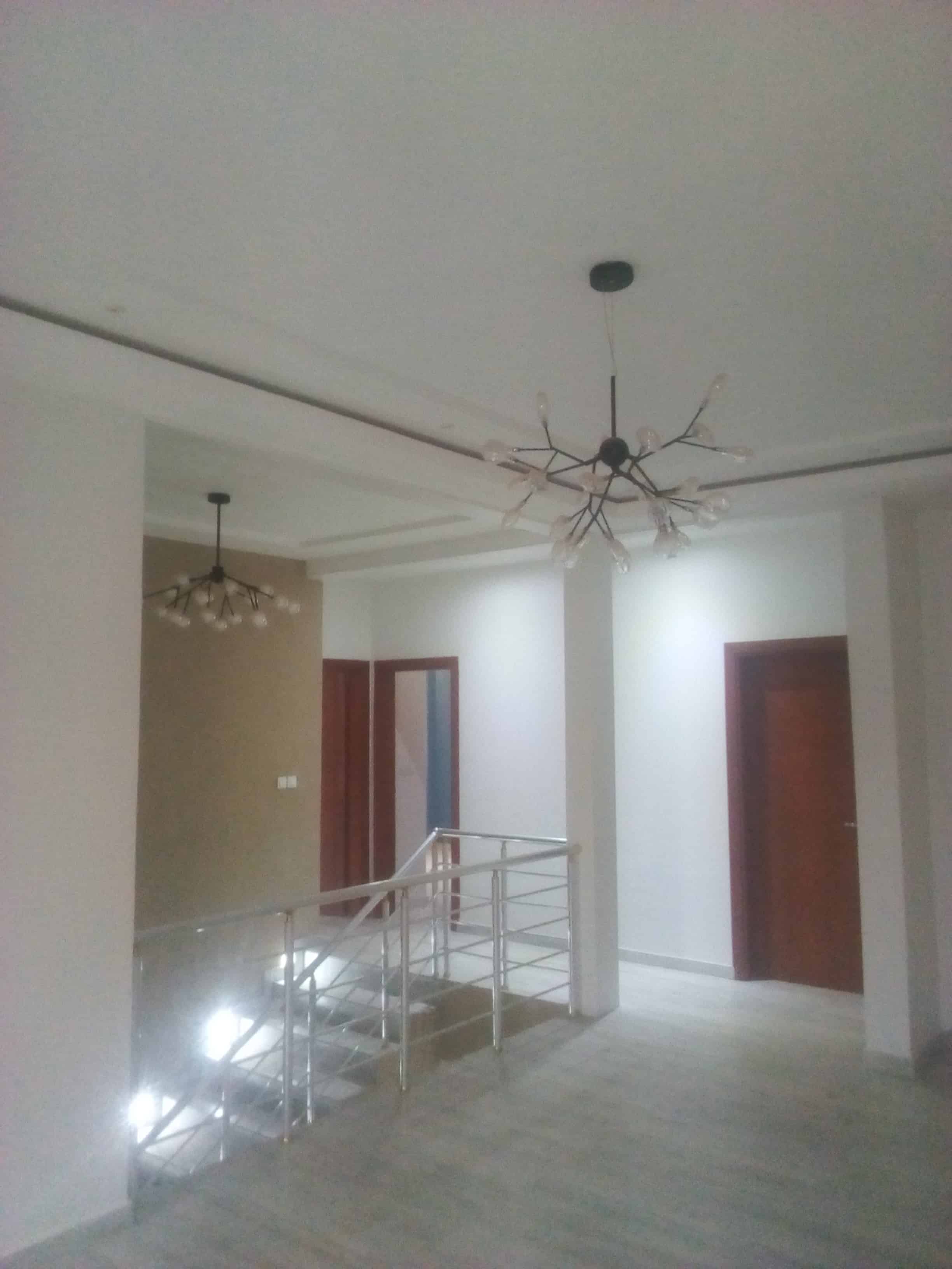 Maison (Duplex) à vendre - Yaoundé, Mfandena, Mfandena(duplex avec piscine) - 2 salon(s), 4 chambre(s), 5 salle(s) de bains - 400 000 000 FCFA