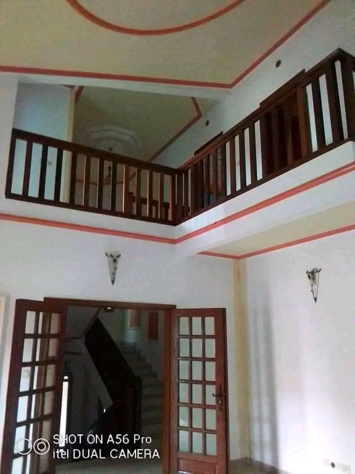 Office to rent at Yaoundé, Mfandena, Mfandena - 600 m2 - 850 000 FCFA