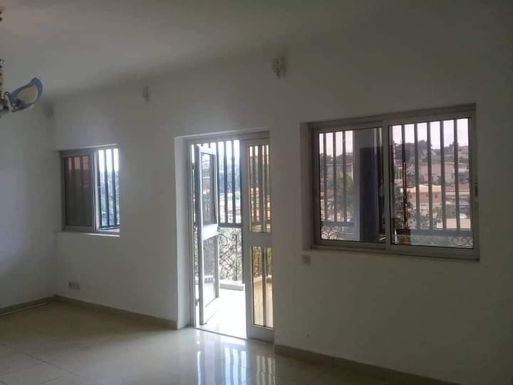 Apartment to rent - Yaoundé, Bastos, Bastos - 1 living room(s), 3 bedroom(s), 3 bathroom(s) - 600 000 FCFA / month