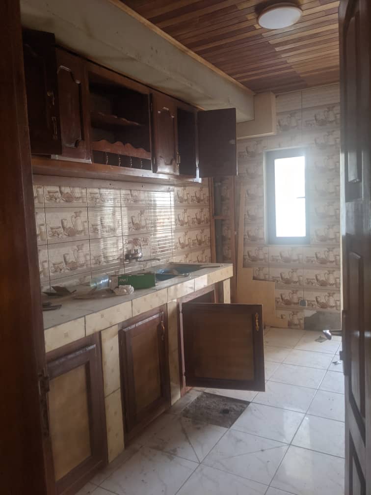 Apartment to rent - Yaoundé, Bastos, Bastos - 1 living room(s), 2 bedroom(s), 3 bathroom(s) - 700 000 FCFA / month