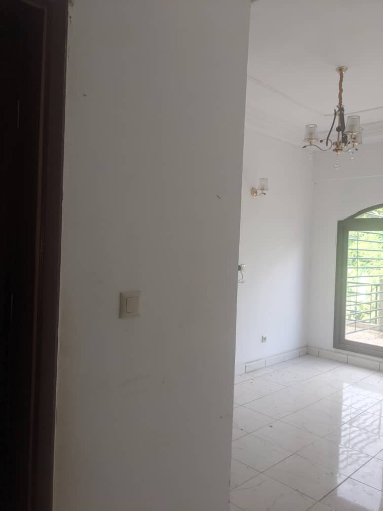 Apartment to rent - Yaoundé, Bastos, Bastos - 1 living room(s), 2 bedroom(s), 3 bathroom(s) - 700 000 FCFA / month