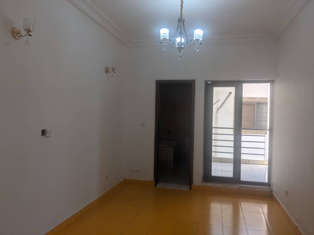 Apartment to rent - Yaoundé, Bastos, Bastos - 1 living room(s), 2 bedroom(s), 3 bathroom(s) - 700 000 FCFA / month