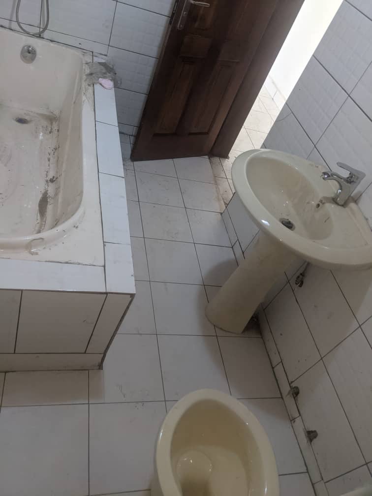 Apartment to rent - Yaoundé, Bastos, Bastos - 1 living room(s), 2 bedroom(s), 3 bathroom(s) - 700 000 FCFA / month