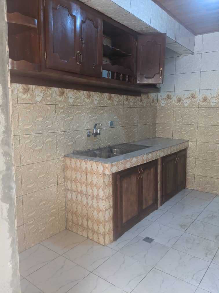 Apartment to rent - Yaoundé, Bastos, Bastos - 1 living room(s), 3 bedroom(s), 4 bathroom(s) - 900 000 FCFA / month