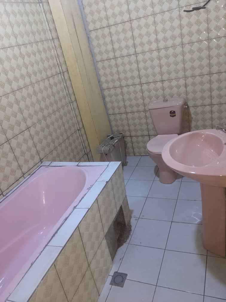 Apartment to rent - Yaoundé, Bastos, Bastos - 1 living room(s), 3 bedroom(s), 4 bathroom(s) - 900 000 FCFA / month
