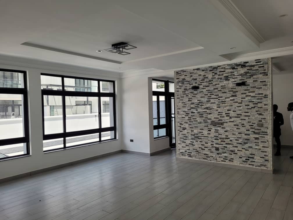 Apartment to rent - Yaoundé, Bastos, Bastos - 1 living room(s), 3 bedroom(s), 3 bathroom(s) - 2 000 000 FCFA / month