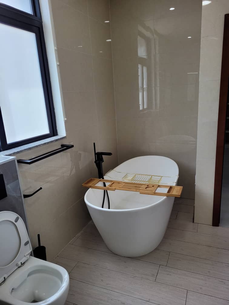 Apartment to rent - Yaoundé, Bastos, Bastos - 1 living room(s), 3 bedroom(s), 3 bathroom(s) - 2 000 000 FCFA / month