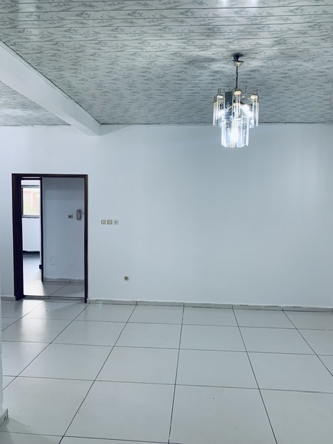 Apartment to rent - Yaoundé, Nsimeyong, Shell - 1 living room(s), 2 bedroom(s), 1 bathroom(s) - 150 000 FCFA / month