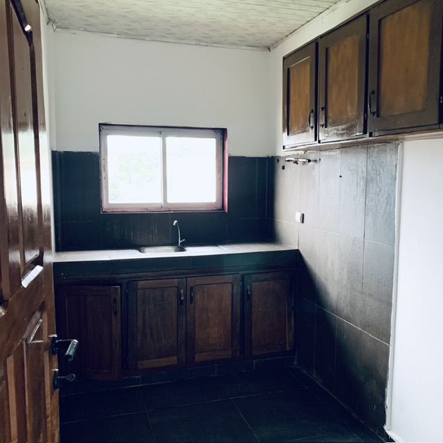 Apartment to rent - Yaoundé, Nsimeyong, Shell - 1 living room(s), 2 bedroom(s), 1 bathroom(s) - 150 000 FCFA / month