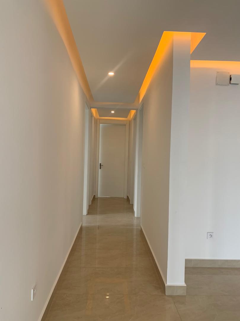 Apartment to rent - Yaoundé, Bastos, Golf - 1 living room(s), 4 bedroom(s), 3 bathroom(s) - 1 800 000 FCFA / month