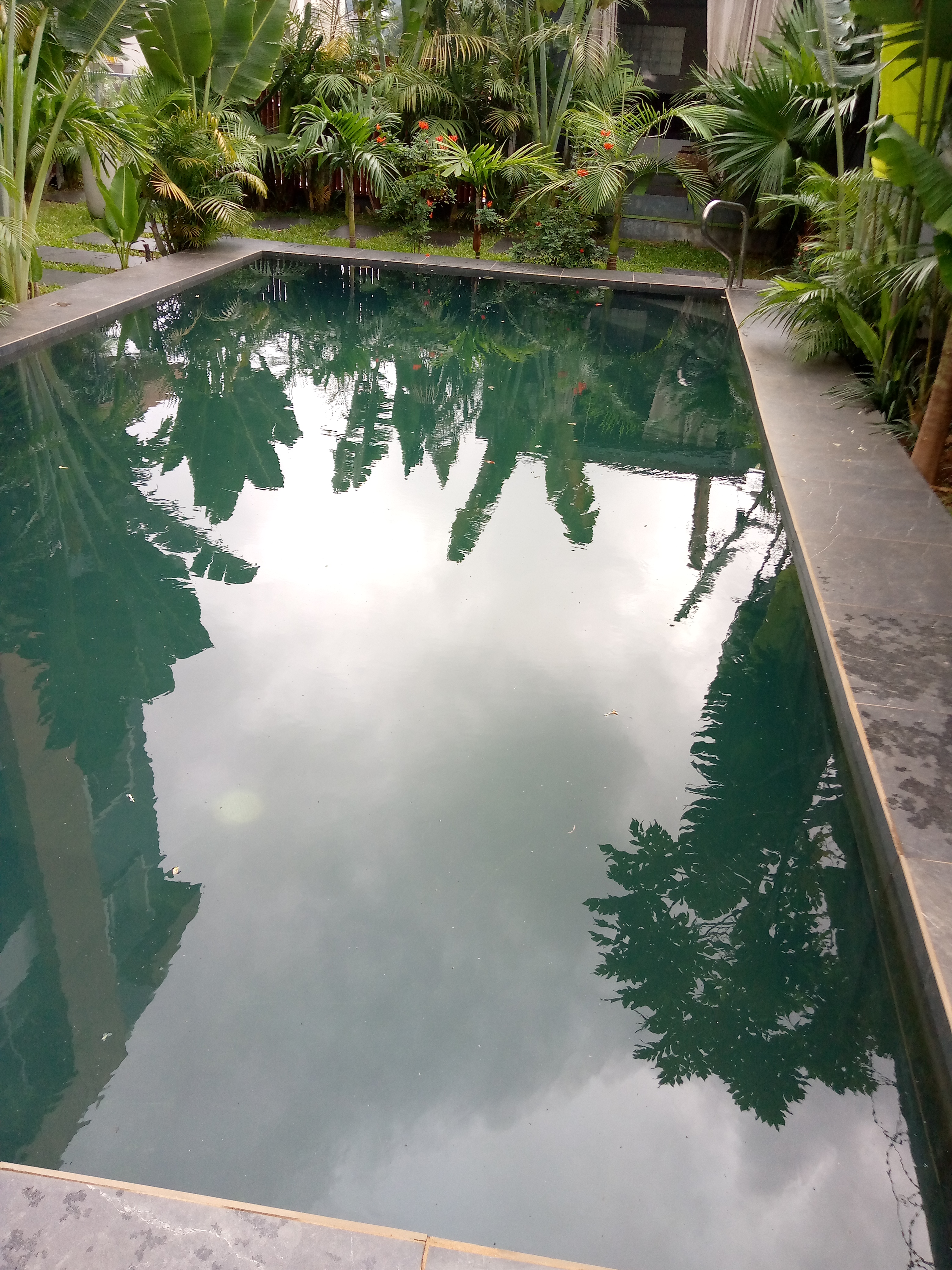Apartment to rent - Yaoundé, Bastos, Golf - 1 living room(s), 4 bedroom(s), 3 bathroom(s) - 1 800 000 FCFA / month