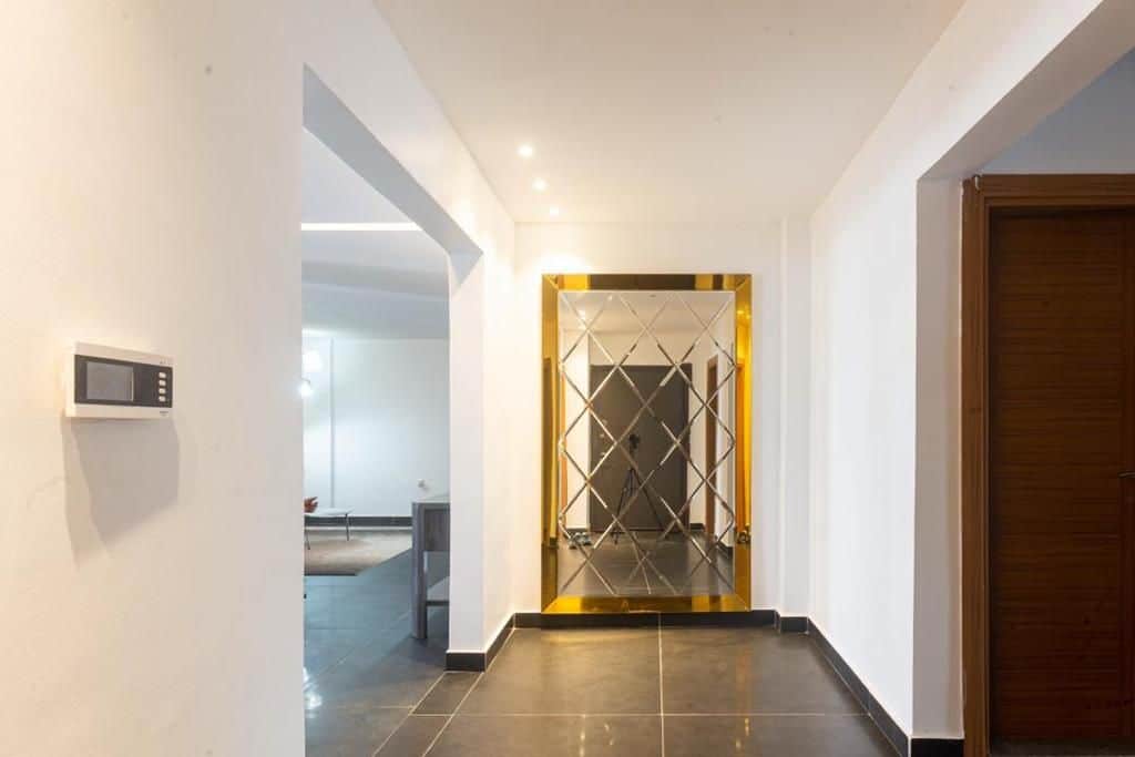 Apartment to rent - Yaoundé, Bastos, Golf - 1 living room(s), 3 bedroom(s), 4 bathroom(s) - 1 500 000 FCFA / month