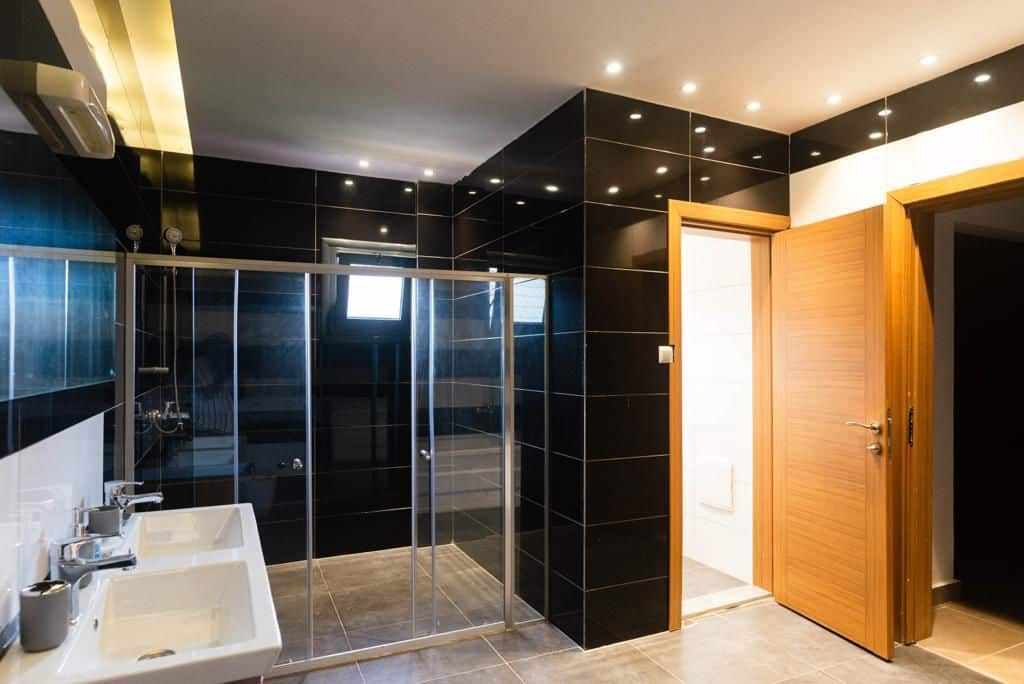 Apartment to rent - Yaoundé, Bastos, Golf - 1 living room(s), 3 bedroom(s), 4 bathroom(s) - 1 500 000 FCFA / month