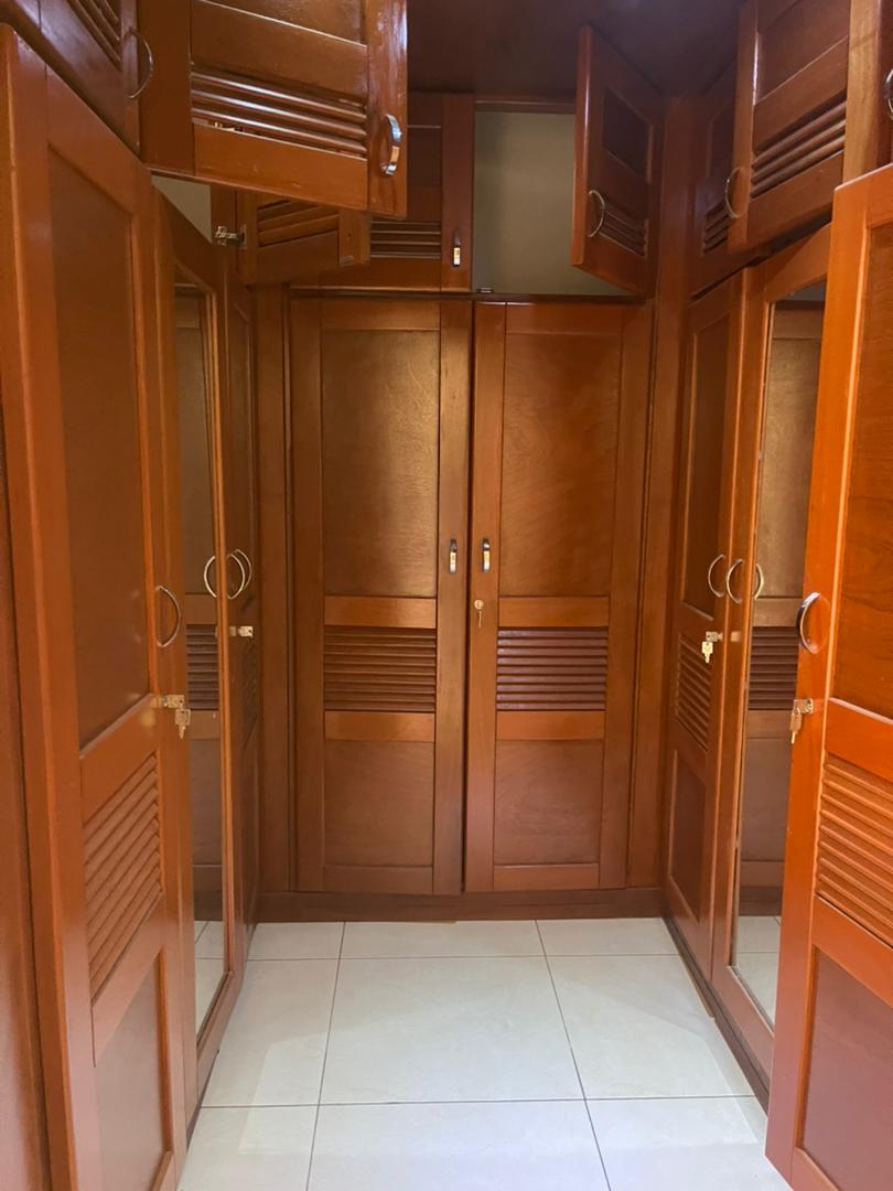Apartment to rent - Yaoundé, Bastos, Golf - 1 living room(s), 3 bedroom(s), 3 bathroom(s) - 1 600 000 FCFA / month