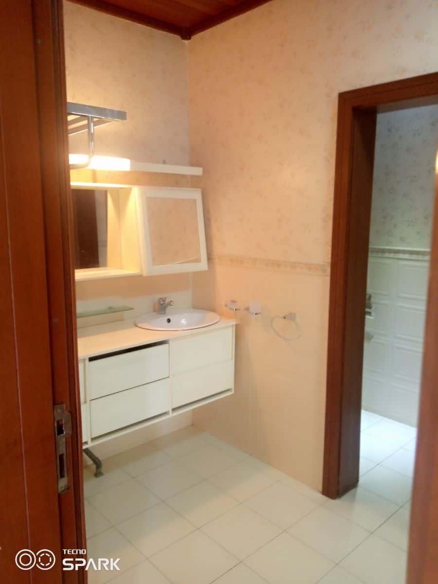 Apartment to rent - Yaoundé, Bastos, Golf - 1 living room(s), 3 bedroom(s), 3 bathroom(s) - 1 600 000 FCFA / month