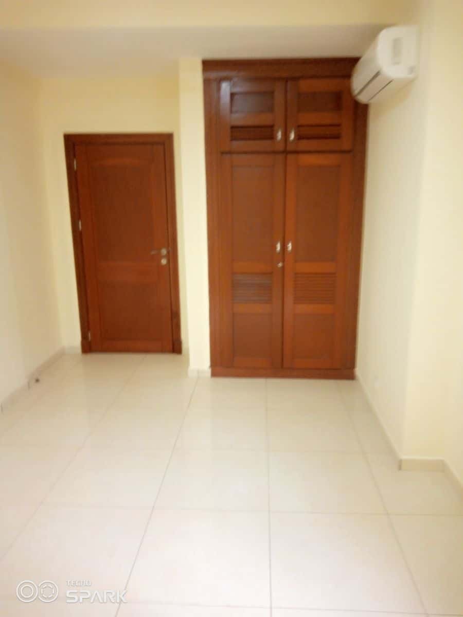 Apartment to rent - Yaoundé, Bastos, Golf - 1 living room(s), 3 bedroom(s), 3 bathroom(s) - 1 600 000 FCFA / month