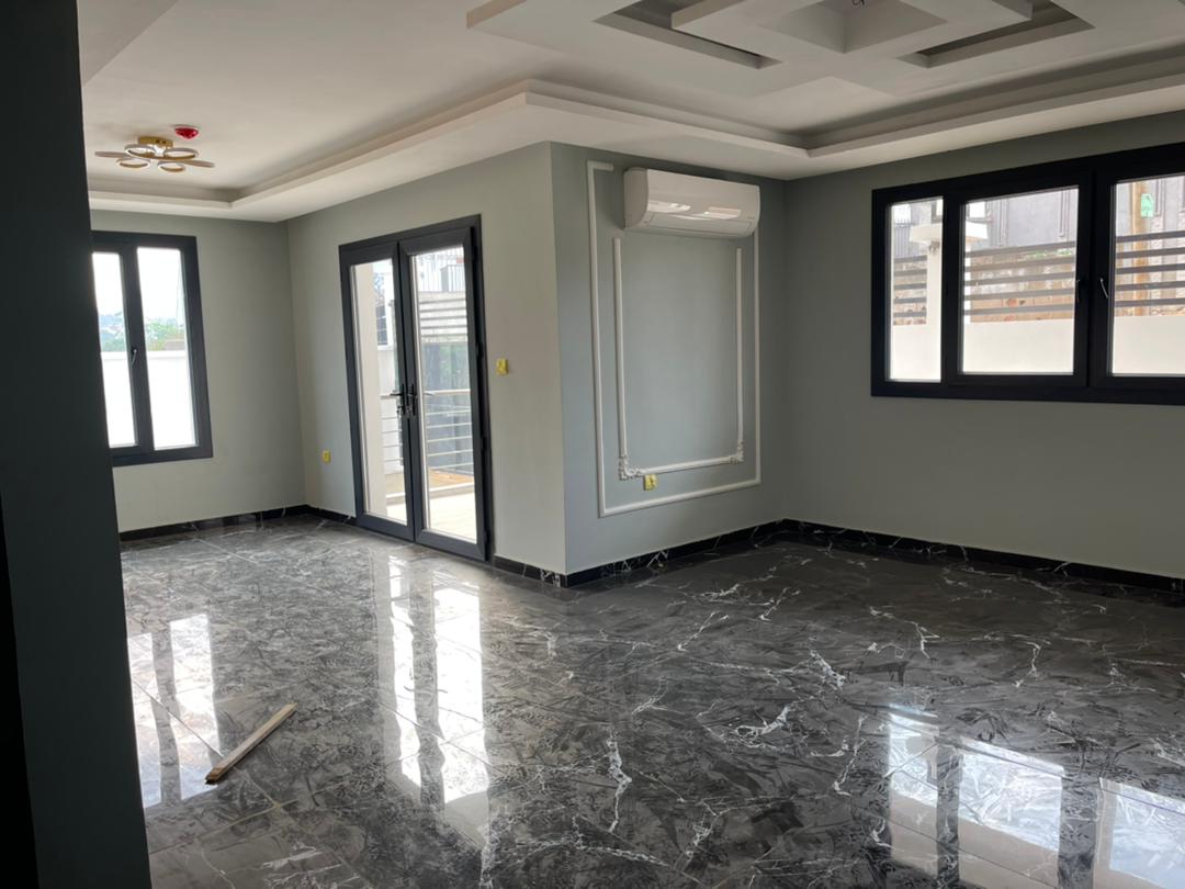 Apartment to rent - Yaoundé, Bastos, Bastos - 1 living room(s), 3 bedroom(s), 4 bathroom(s) - 1 500 000 FCFA / month