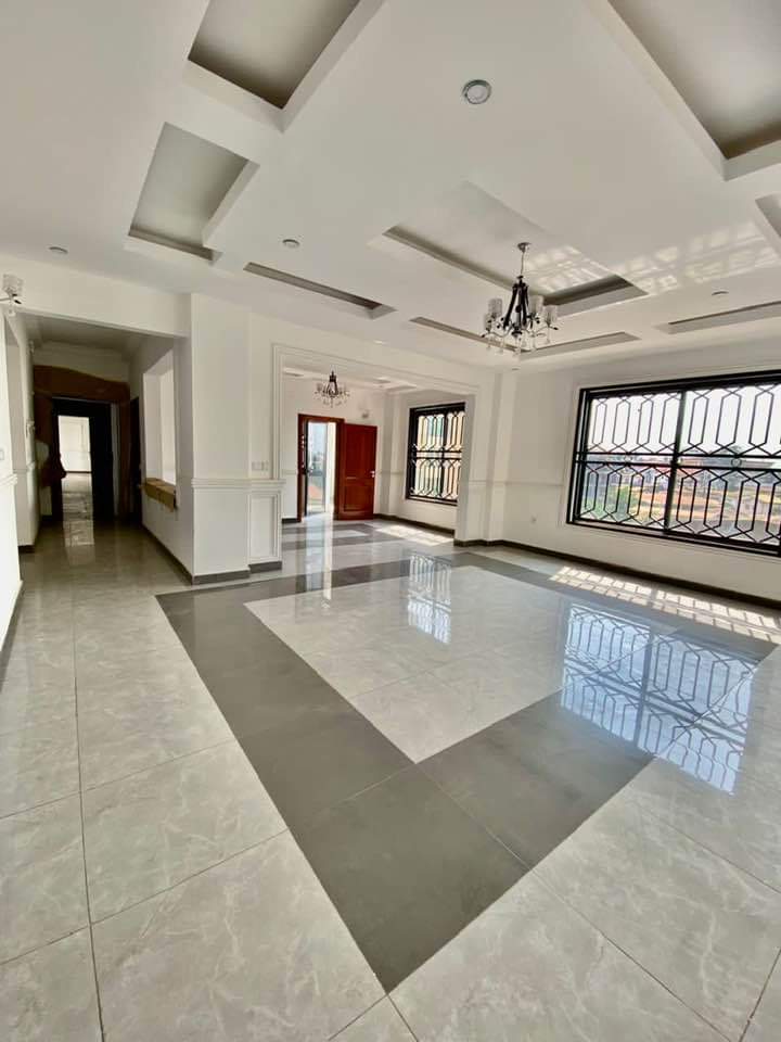 Apartment to rent - Yaoundé, Bastos, Bastos - 1 living room(s), 2 bedroom(s), 3 bathroom(s) - 1 000 000 FCFA / month