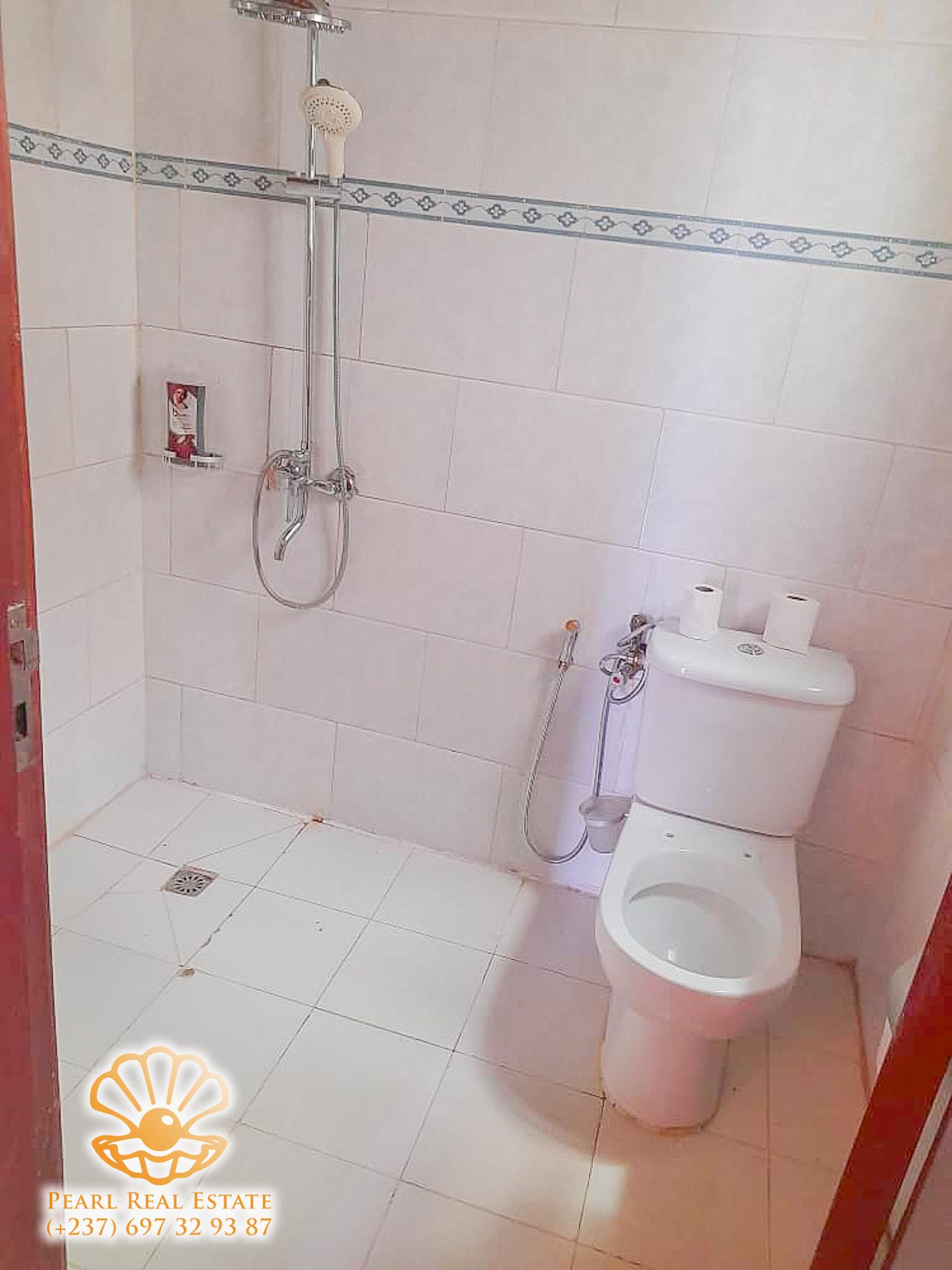 Appartement à louer - Yaoundé, Bastos, Vallée Bastos - 1 salon(s), 1 chambre(s), 1 salle(s) de bains - 800 000 FCFA / mois