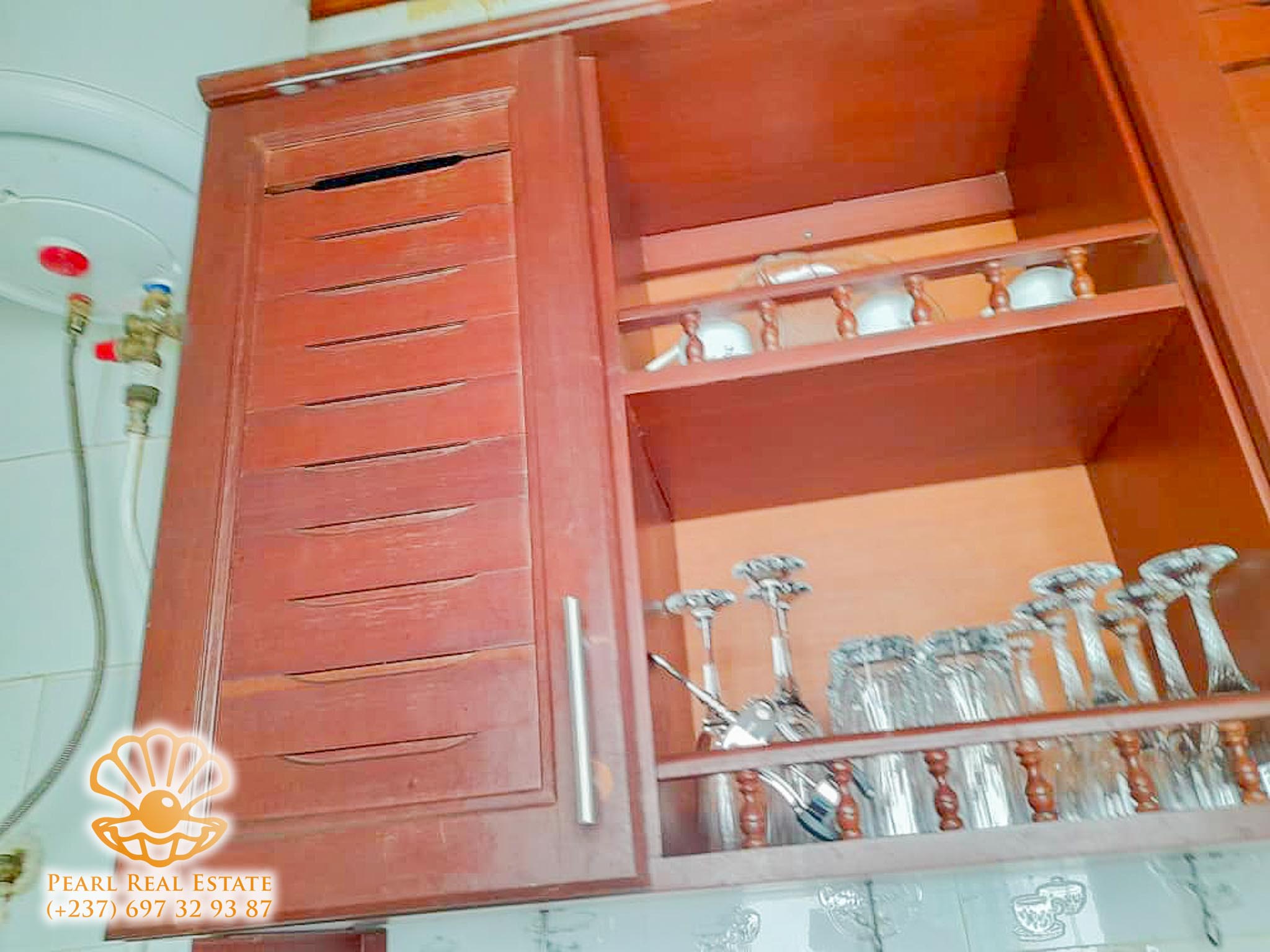 Appartement à louer - Yaoundé, Bastos, Vallée Bastos - 1 salon(s), 1 chambre(s), 1 salle(s) de bains - 800 000 FCFA / mois