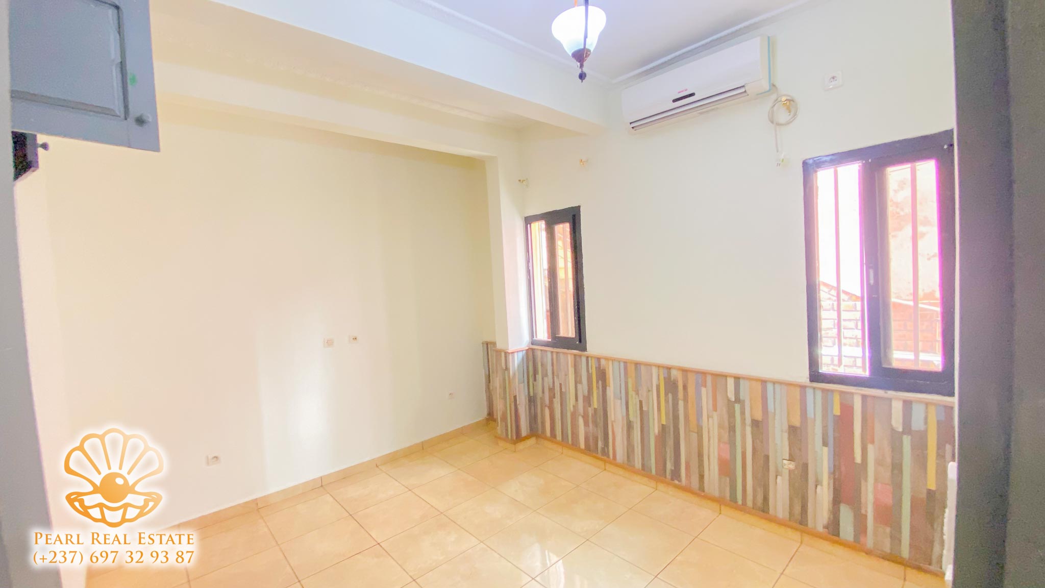 Appartement à louer - Yaoundé, Bastos, École publique Bastos - 1 salon(s), 1 chambre(s), 1 salle(s) de bains - 200 000 FCFA / mois