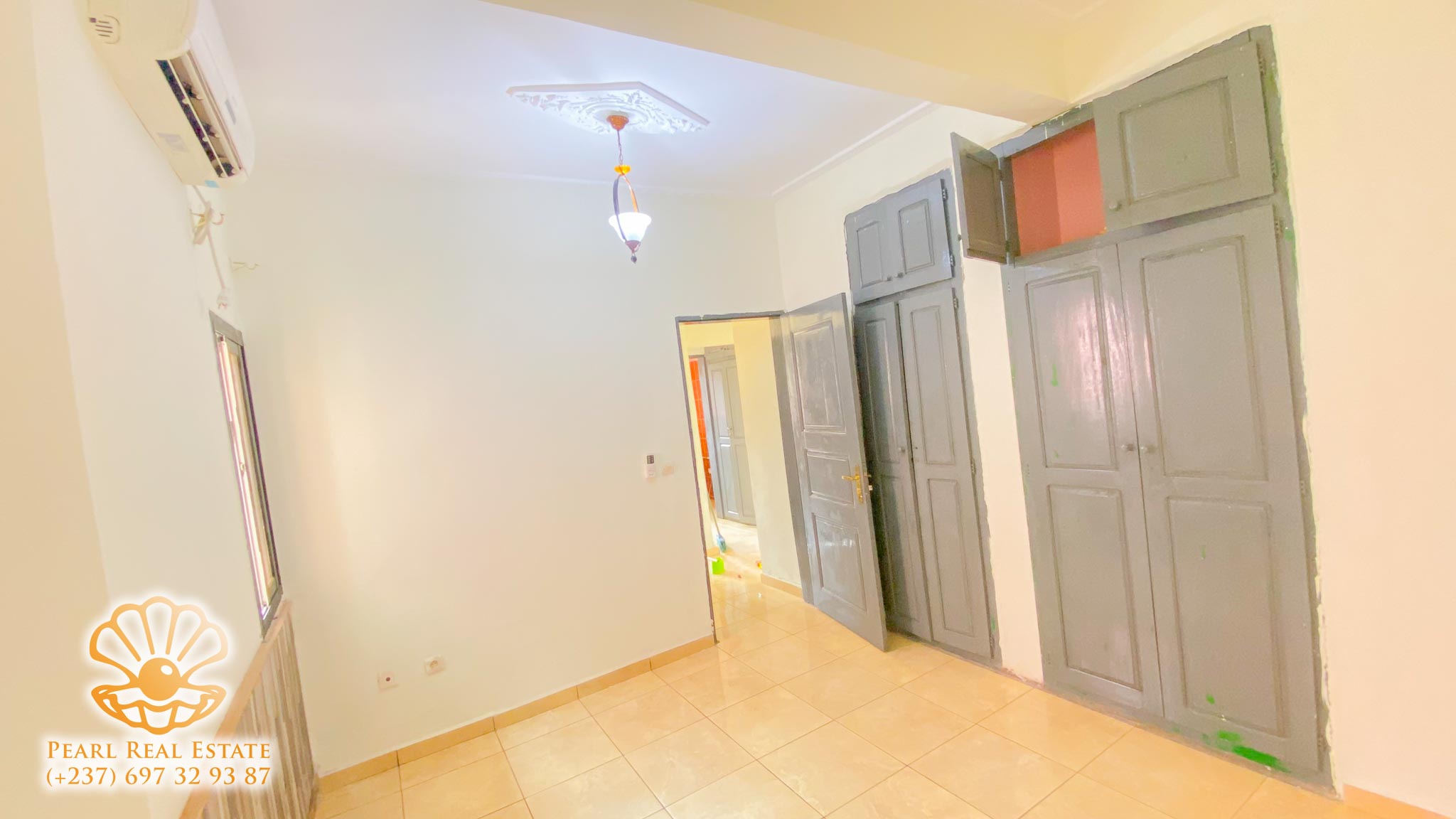 Appartement à louer - Yaoundé, Bastos, École publique Bastos - 1 salon(s), 1 chambre(s), 1 salle(s) de bains - 200 000 FCFA / mois