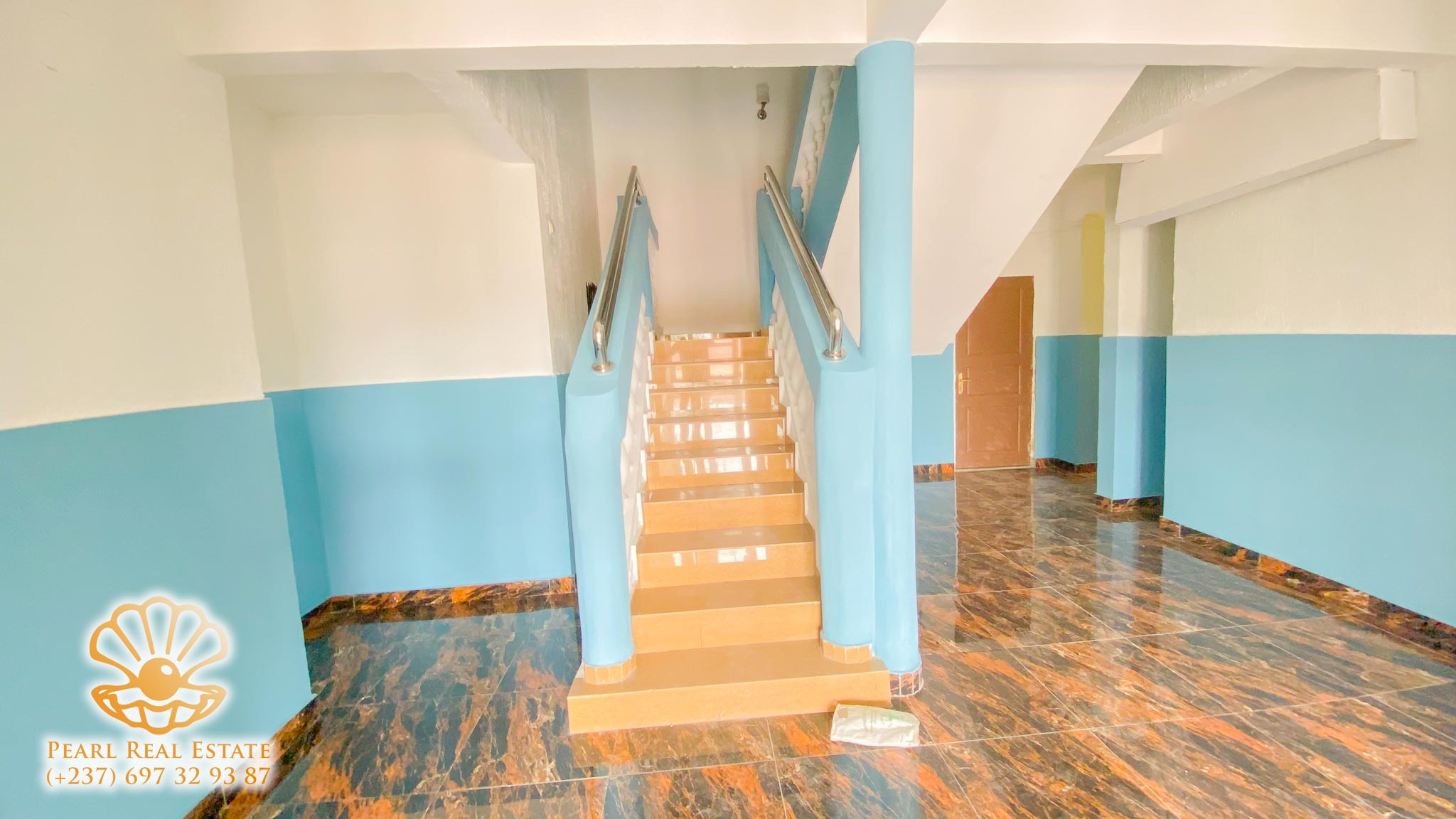 Appartement à louer - Yaoundé, Bastos, École publique Bastos - 1 salon(s), 1 chambre(s), 1 salle(s) de bains - 200 000 FCFA / mois