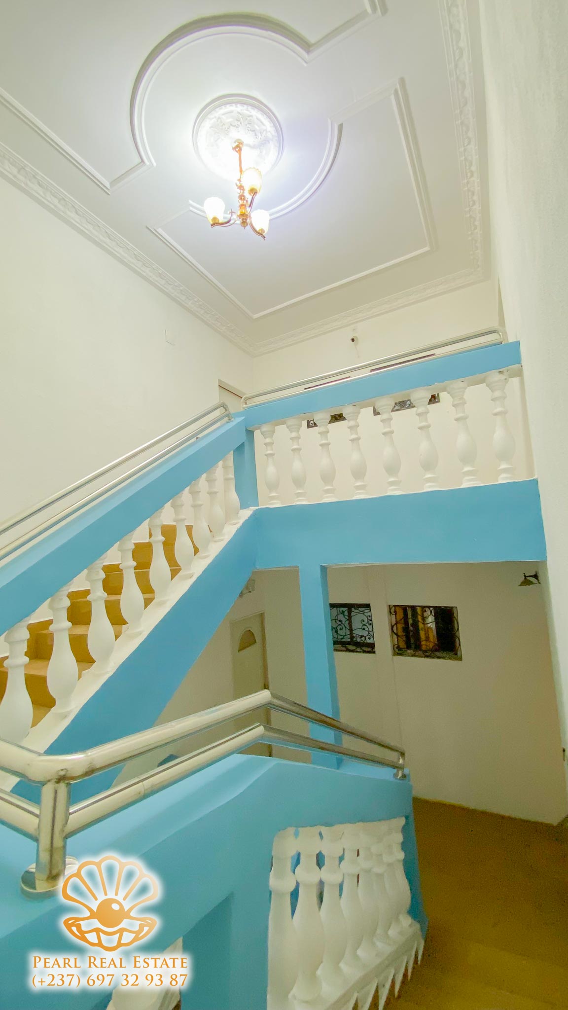 Appartement à louer - Yaoundé, Bastos, Ecole Publique Bastos - 1 salon(s), 2 chambre(s), 1 salle(s) de bains - 400 000 FCFA / mois