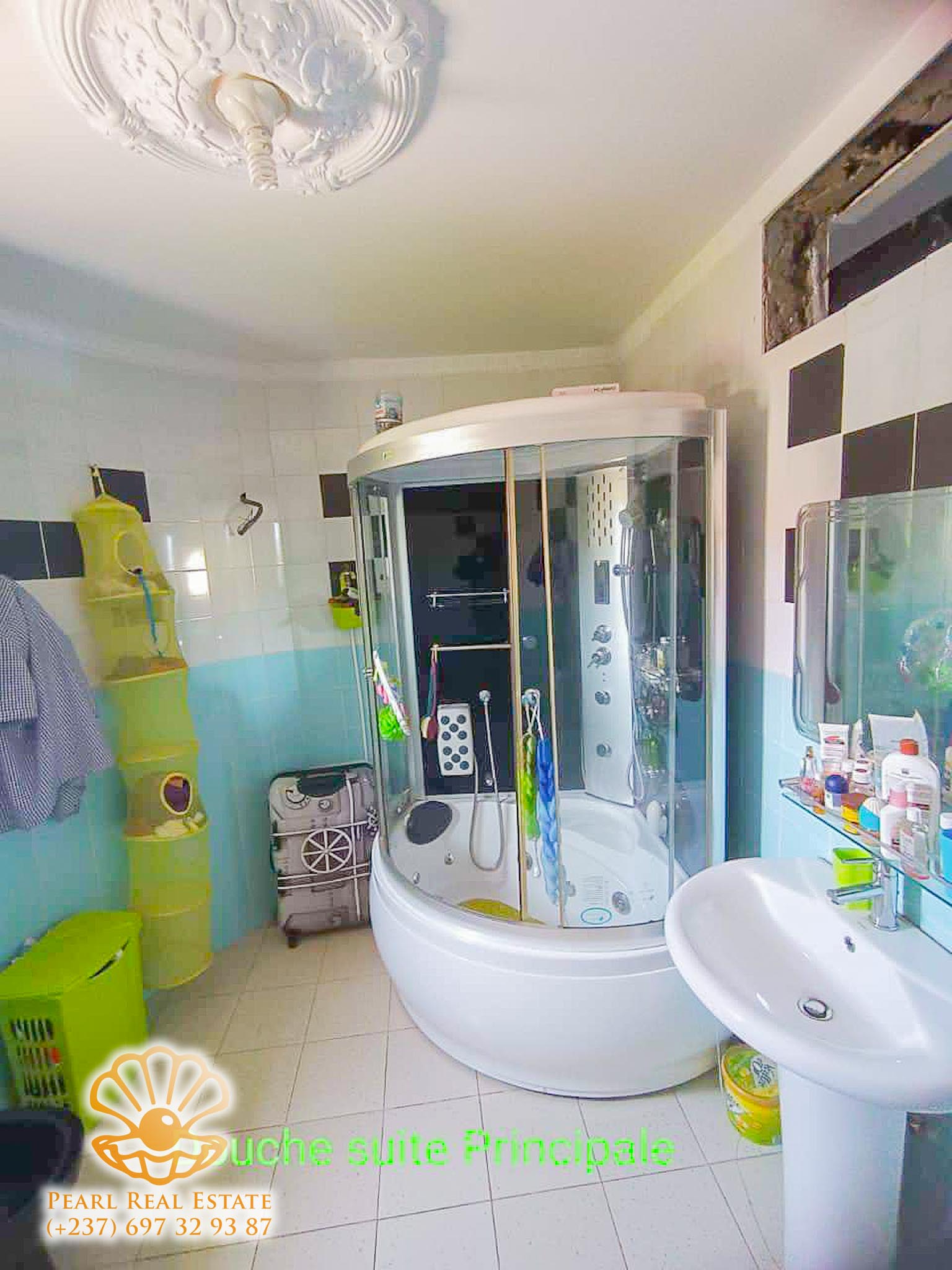 Maison (Villa) à vendre - Yaoundé, Odza, Fecafoot - 1 salon(s), 4 chambre(s), 3 salle(s) de bains - 220 000 000 FCFA