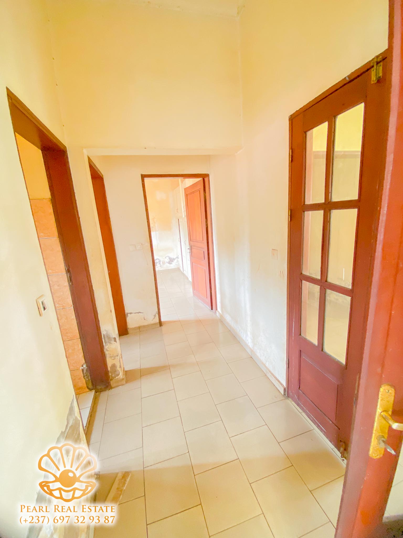 Appartement à louer - Yaoundé, Bastos, Carrefour Bastos - 1 salon(s), 2 chambre(s), 1 salle(s) de bains - 350 000 FCFA / mois