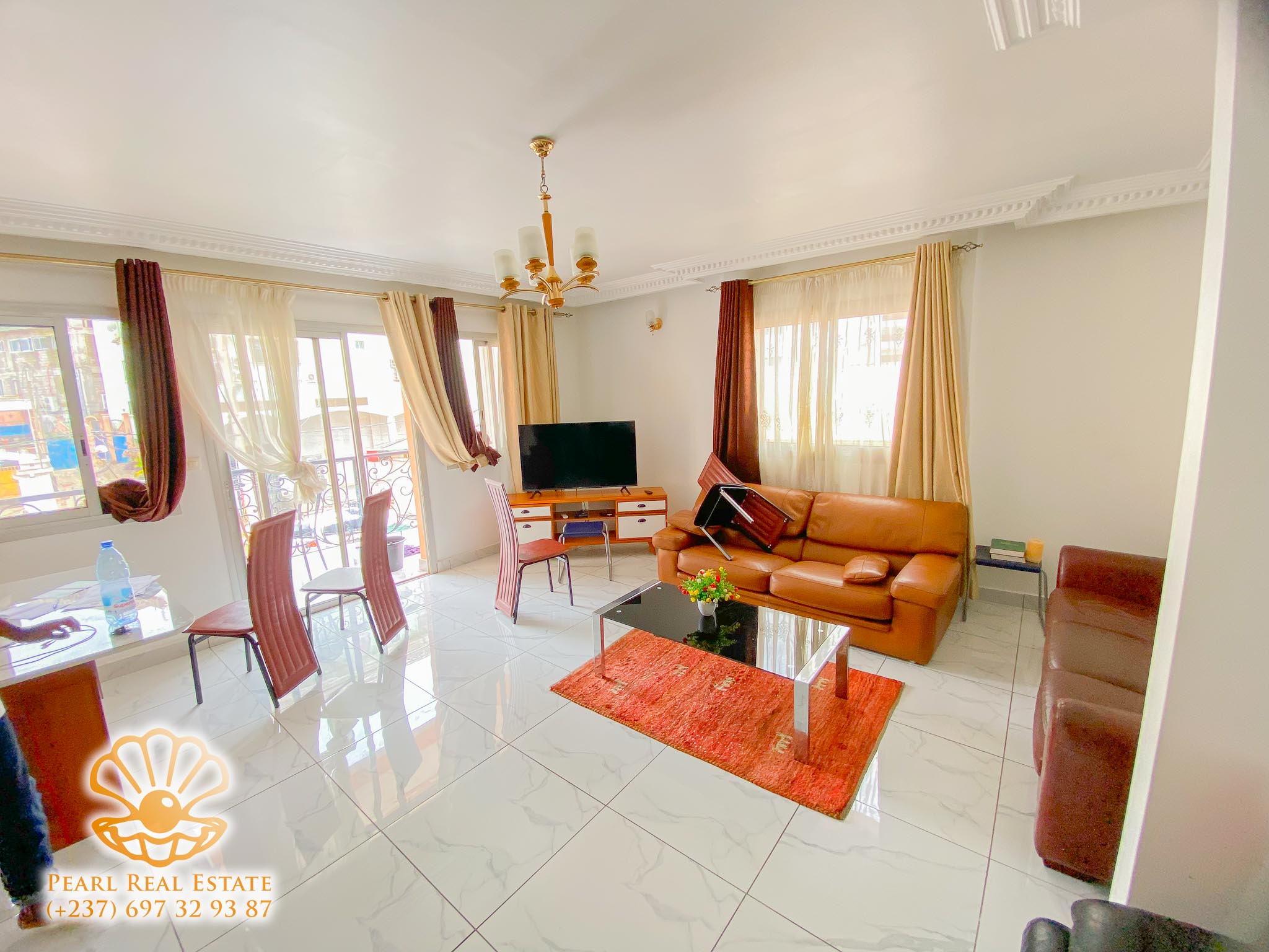 Apartment to rent - Yaoundé, Bastos, Carrefour Bastos - 1 living room(s), 2 bedroom(s), 1 bathroom(s) - 500 000 FCFA / month