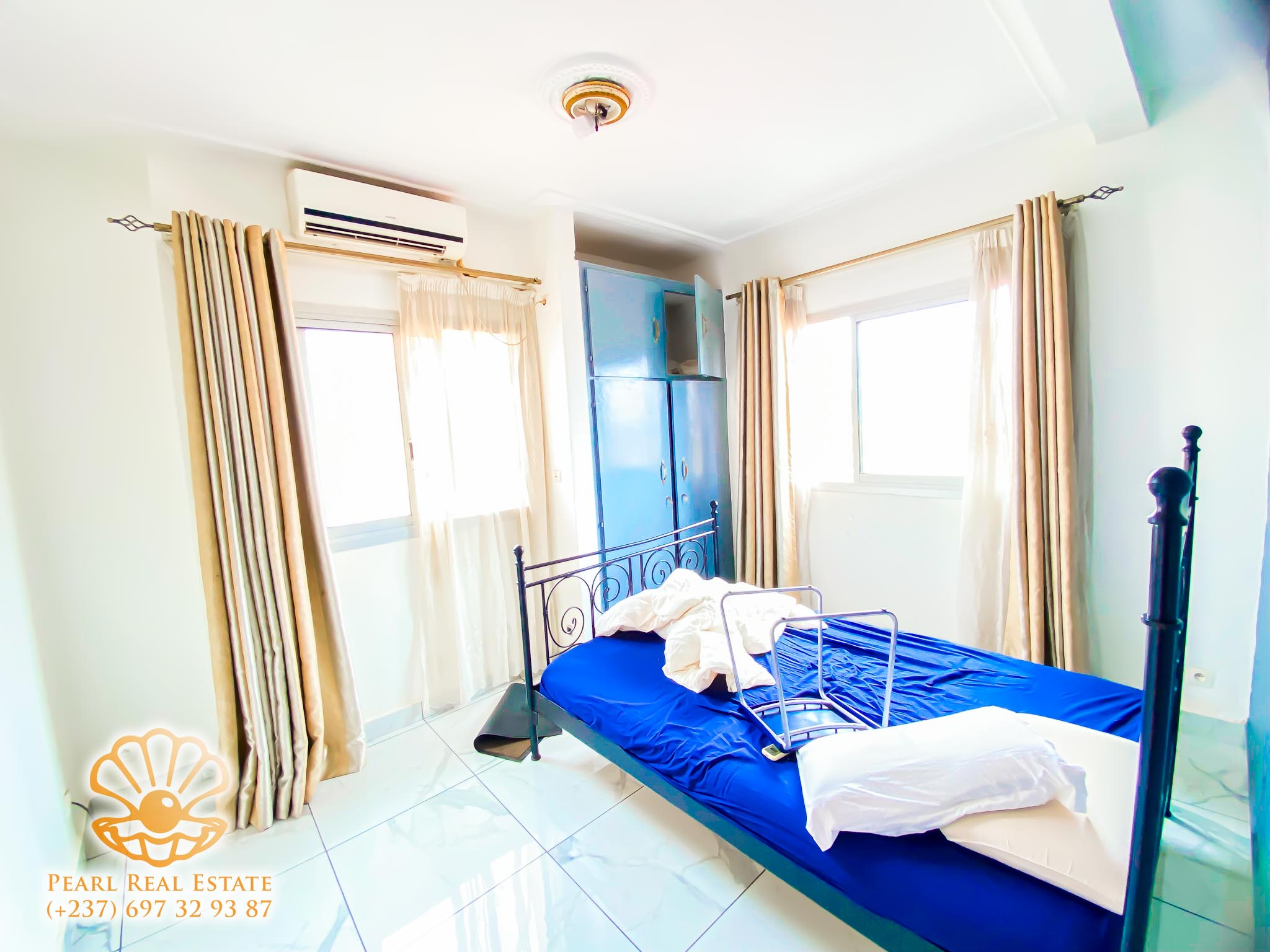 Apartment to rent - Yaoundé, Bastos, Carrefour Bastos - 1 living room(s), 2 bedroom(s), 1 bathroom(s) - 500 000 FCFA / month