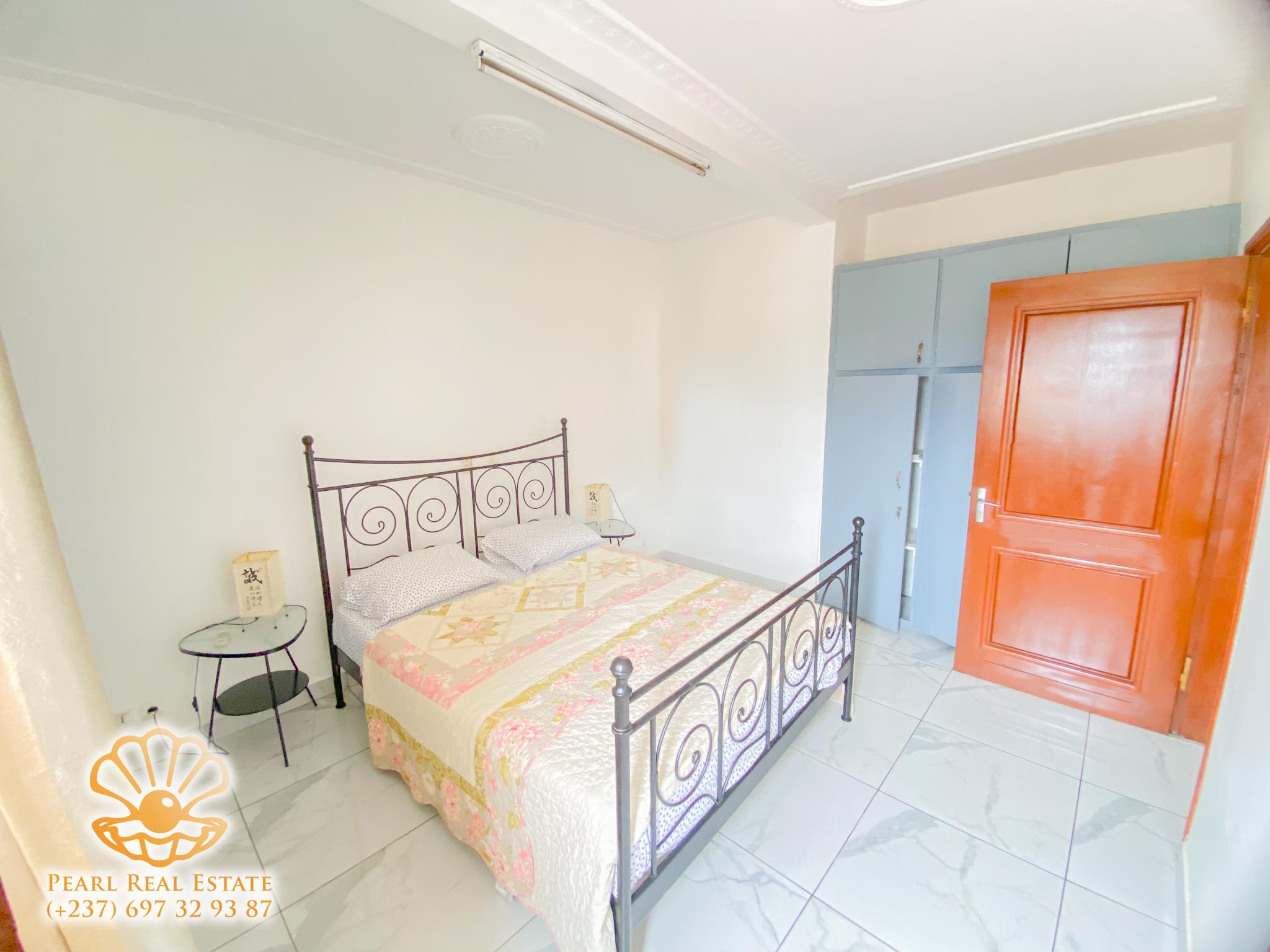 Apartment to rent - Yaoundé, Bastos, Carrefour Bastos - 1 living room(s), 2 bedroom(s), 1 bathroom(s) - 500 000 FCFA / month