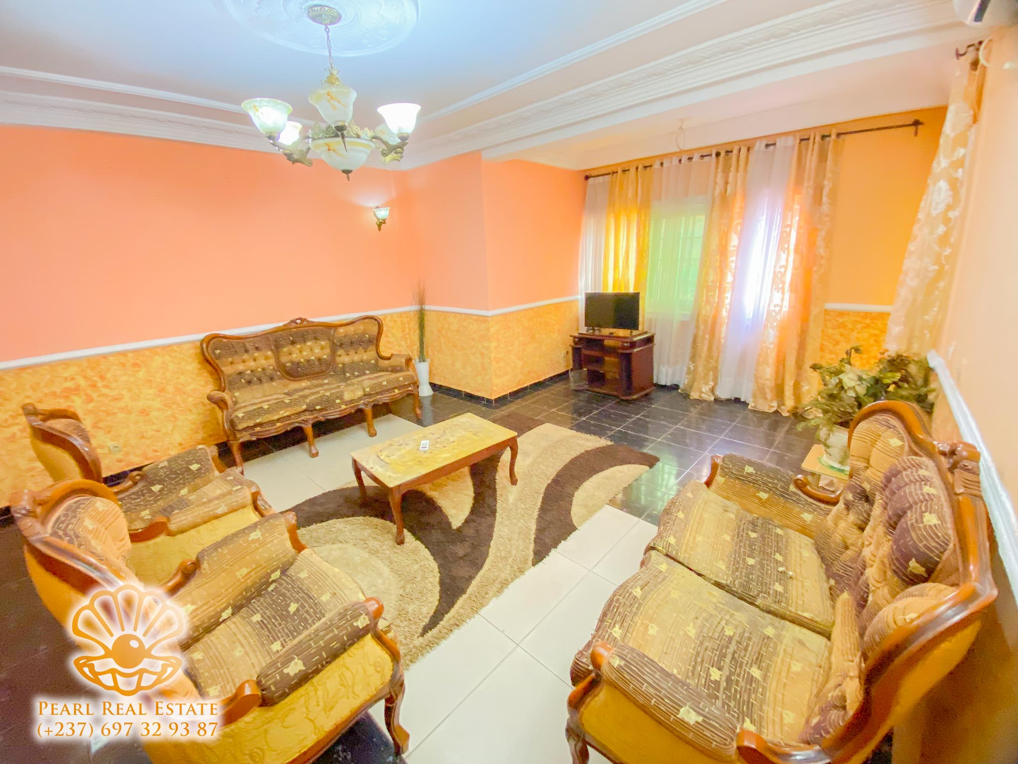 Appartement à louer - Yaoundé, Bastos, Ambassade du Nigeria - 1 salon(s), 2 chambre(s), 1 salle(s) de bains - 800 000 FCFA / mois
