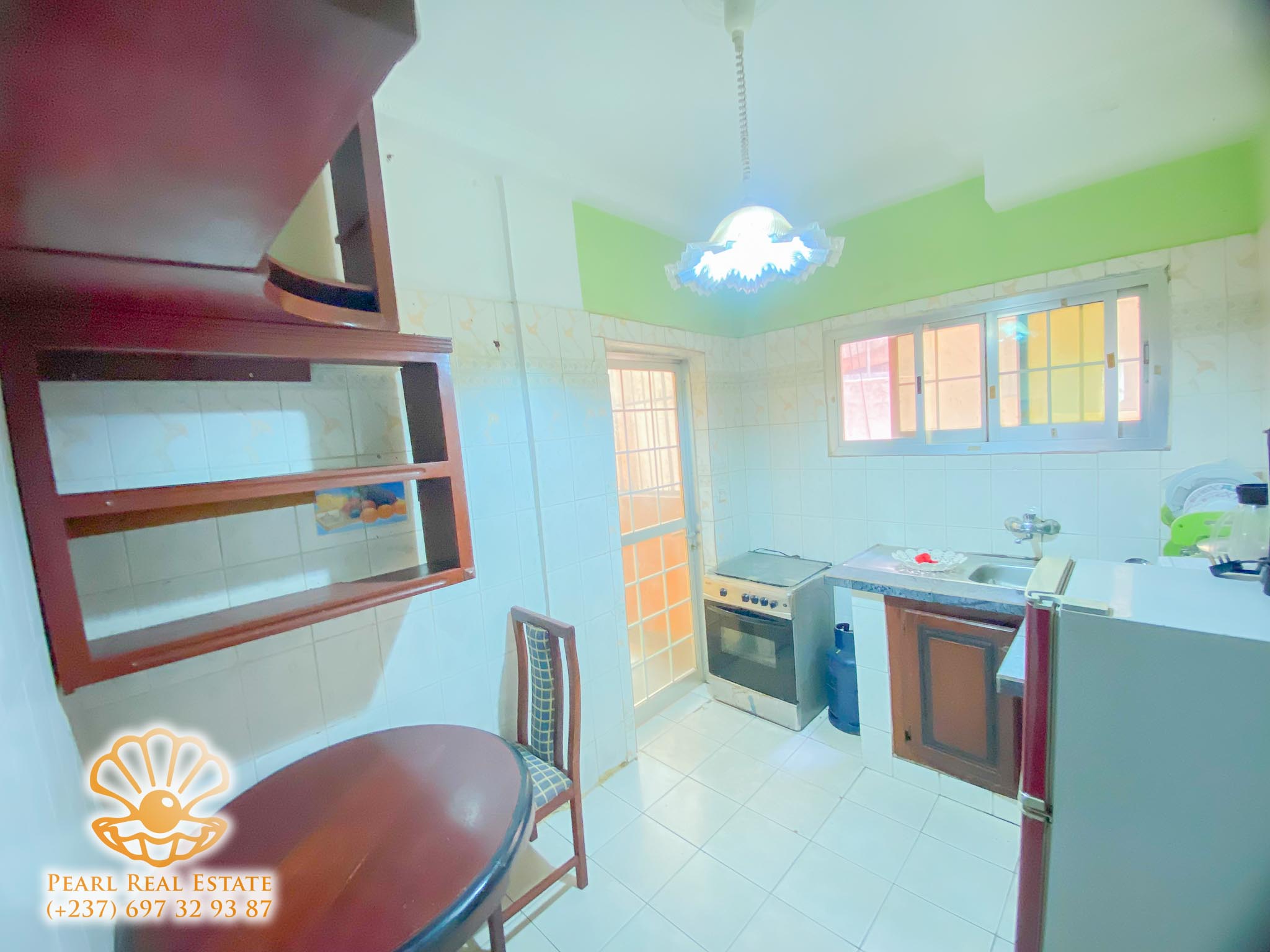 Appartement à louer - Yaoundé, Bastos, Ambassade du Nigeria - 1 salon(s), 2 chambre(s), 1 salle(s) de bains - 800 000 FCFA / mois