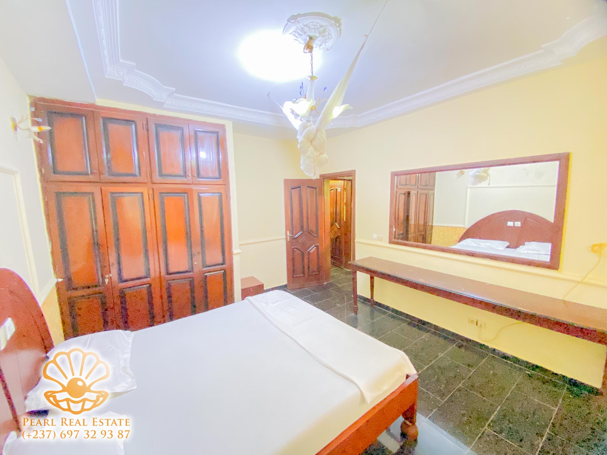 Appartement à louer - Yaoundé, Bastos, Ambassade du Nigeria - 1 salon(s), 2 chambre(s), 1 salle(s) de bains - 800 000 FCFA / mois
