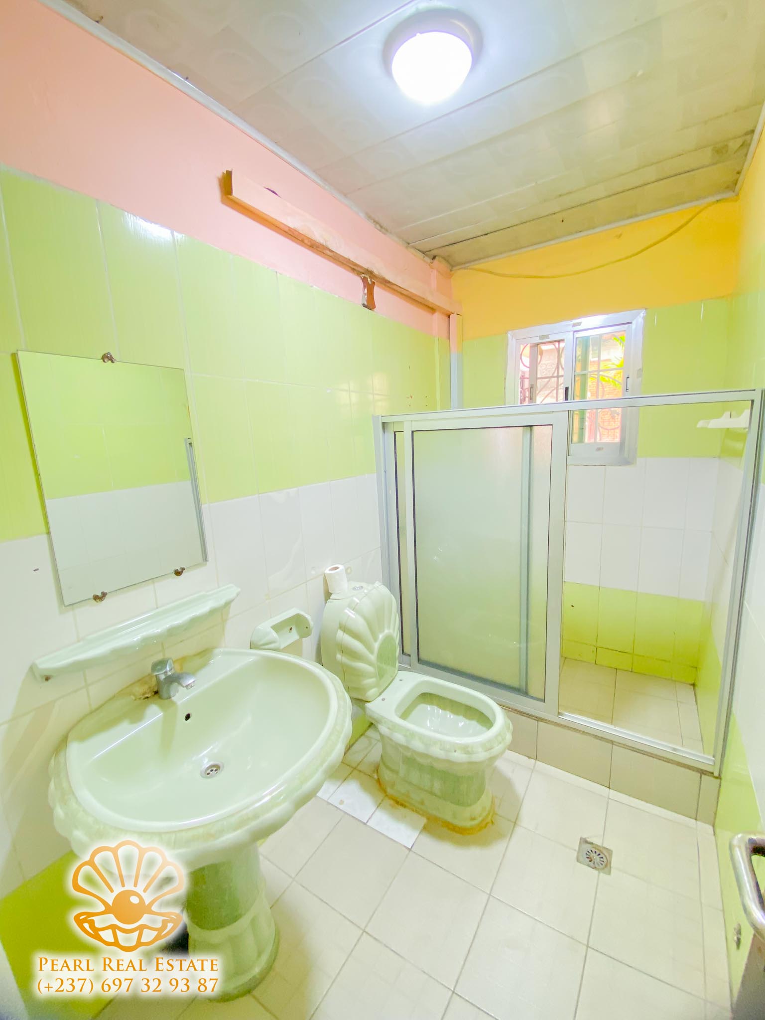 Appartement à louer - Yaoundé, Bastos, Ambassade du Nigeria - 1 salon(s), 2 chambre(s), 1 salle(s) de bains - 800 000 FCFA / mois