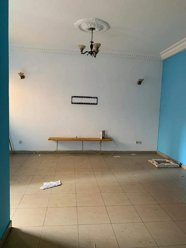 Studio to rent - Yaoundé, Mfandena, Titigarage - 100 000 FCFA / month