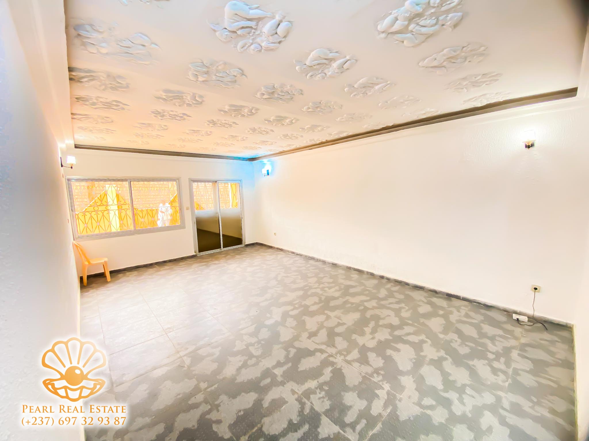 Apartment to rent - Yaoundé, Bastos, Derrière Ambassade du Nigéria - 1 living room(s), 3 bedroom(s), 2 bathroom(s) - 500 000 FCFA / month