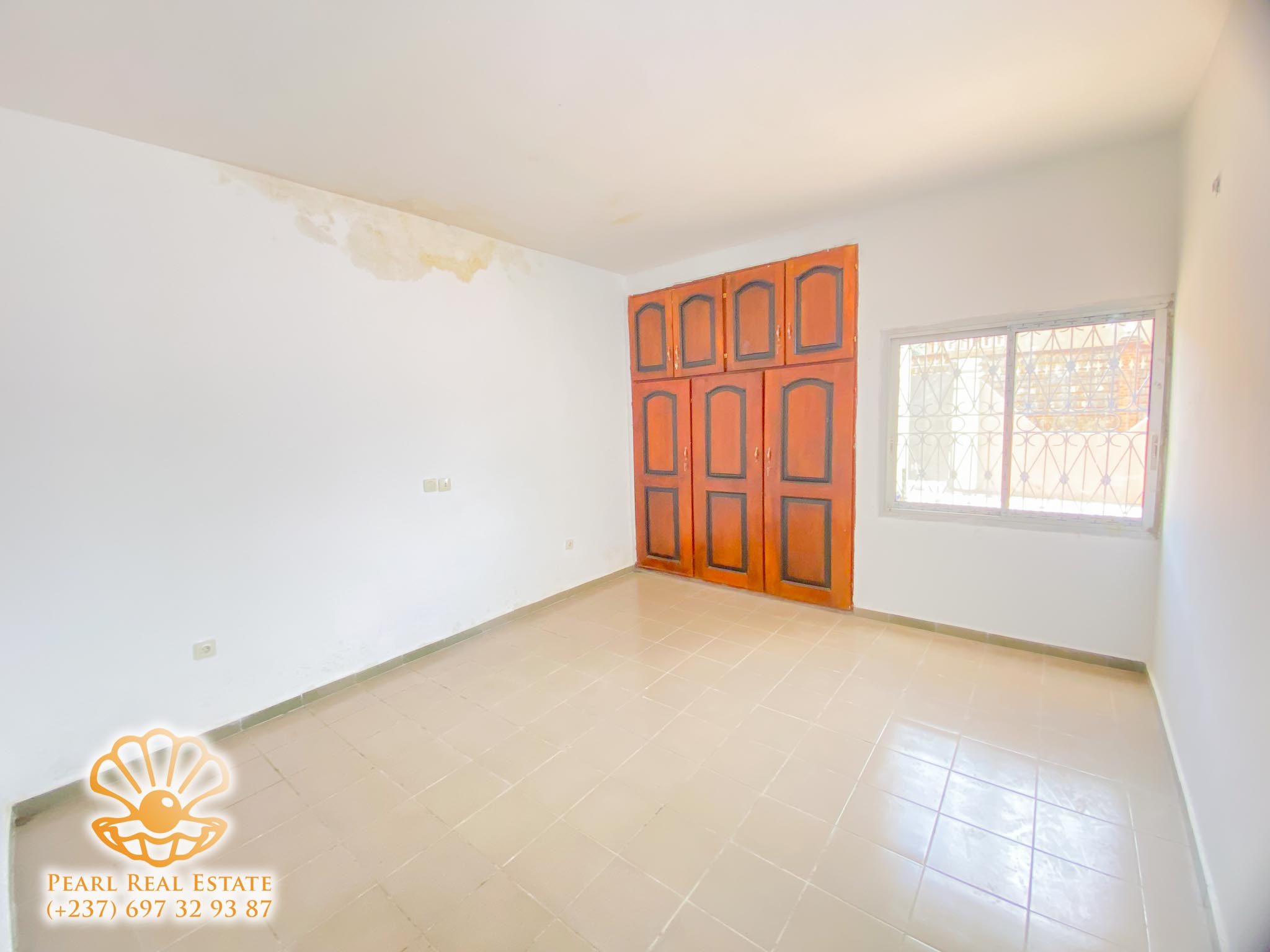 Appartement à louer - Yaoundé, Bastos, Derrière Ambassade du Nigéria - 1 salon(s), 3 chambre(s), 2 salle(s) de bains - 500 000 FCFA / mois