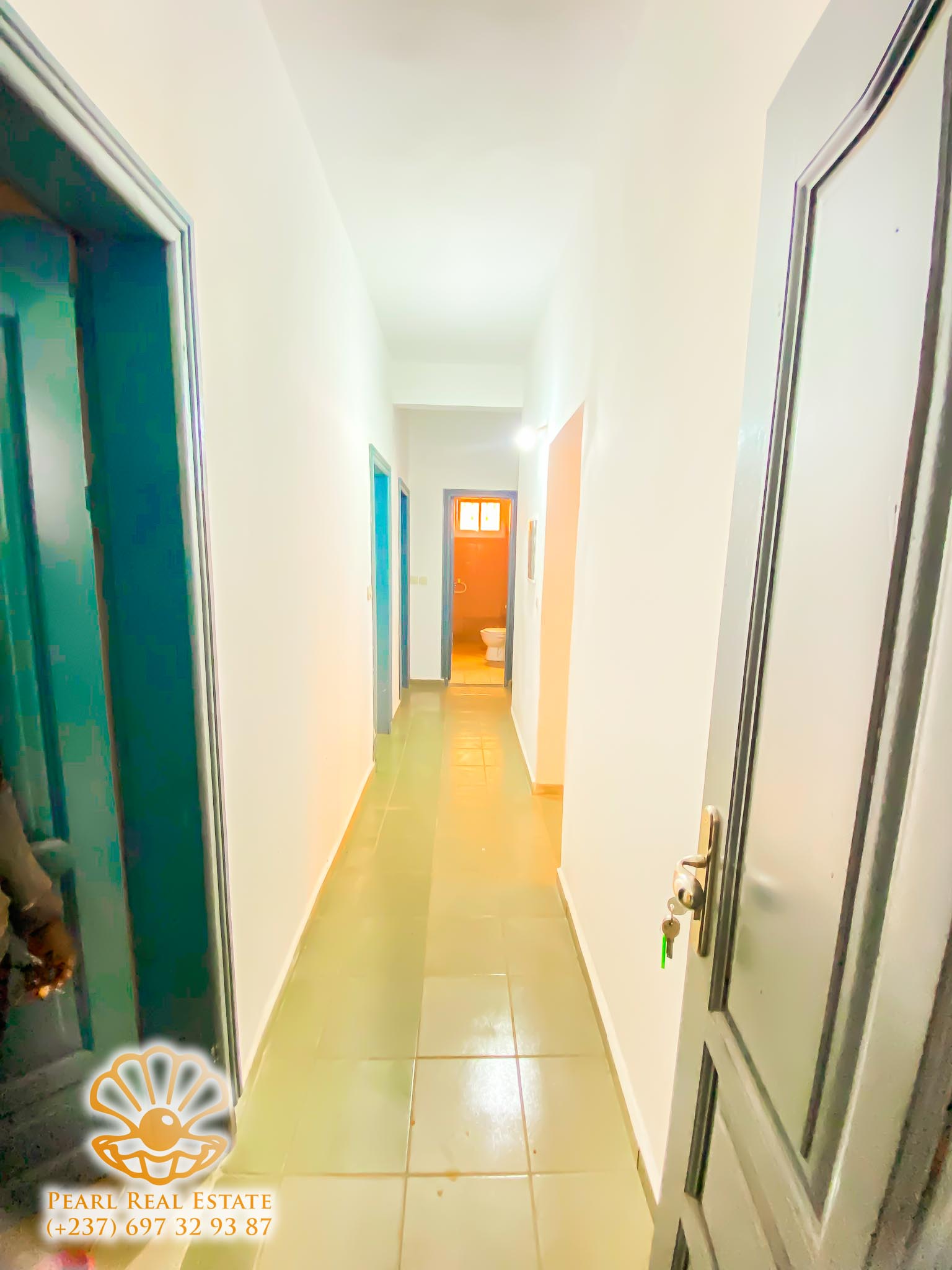 Appartement à louer - Yaoundé, Bastos, Derrière Ambassade du Nigéria - 1 salon(s), 3 chambre(s), 2 salle(s) de bains - 500 000 FCFA / mois