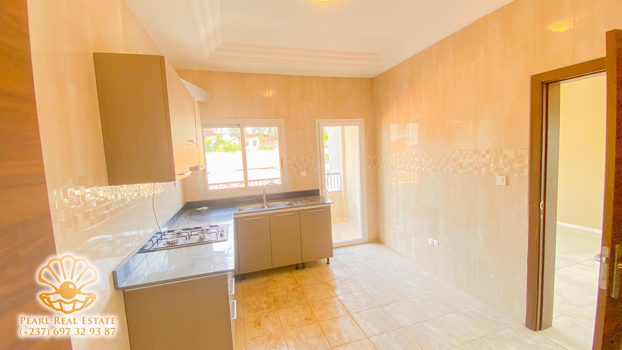 Apartment to rent - Yaoundé, Bastos, Ambassade de Chine - 1 living room(s), 3 bedroom(s), 2 bathroom(s) - 2 000 000 FCFA / month
