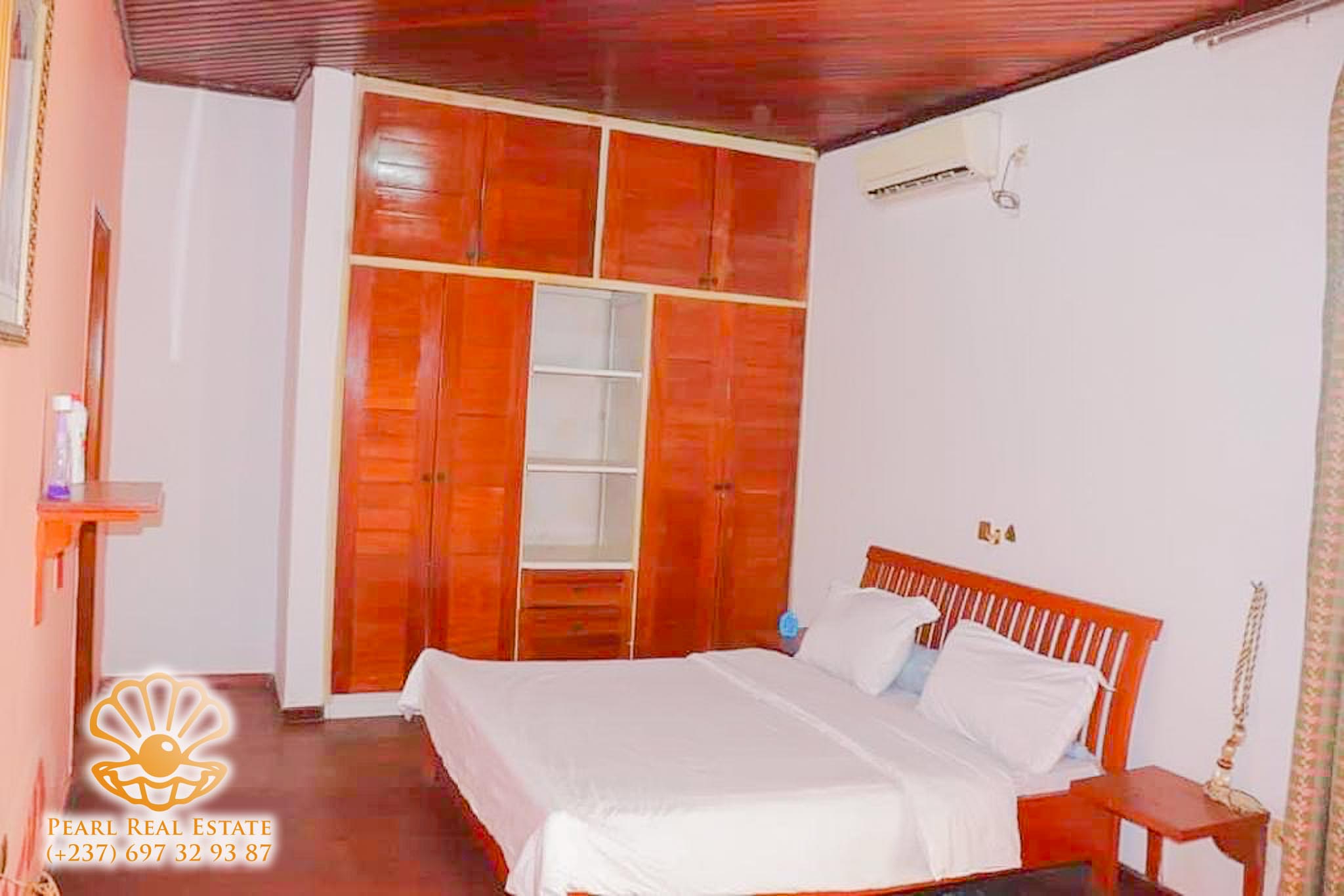 Maison (Villa) à vendre - Yaoundé, Odza, Messamendongo - 1 salon(s), 4 chambre(s), 3 salle(s) de bains - 600 000 000 FCFA